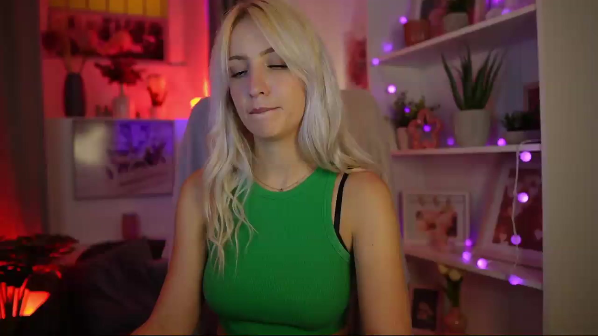 Gallery image thumbnail from Lucy_Cutie's myfreecams stream on, 08/08/2026, 22:02 image 11 of 20
