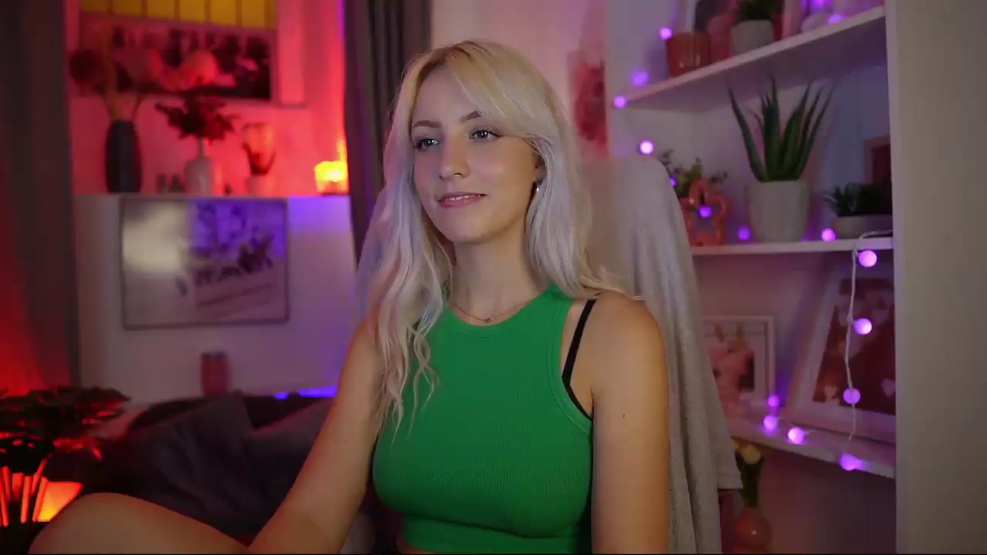 Gallery image thumbnail from Lucy_Cutie's myfreecams stream on, 08/08/2026, 22:02 image 18 of 20