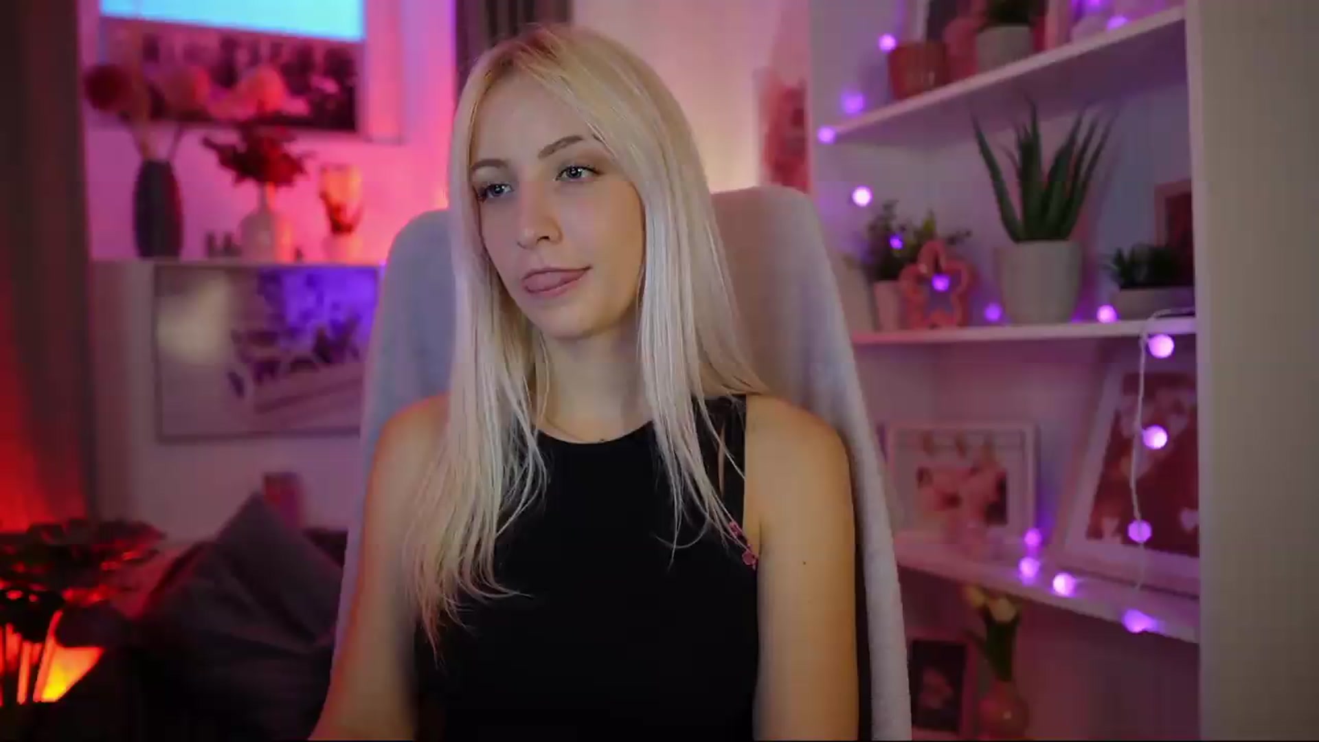Gallery image thumbnail from Lucy_Cutie's myfreecams stream on, 08/09/2026, 18:06 image 16 of 20