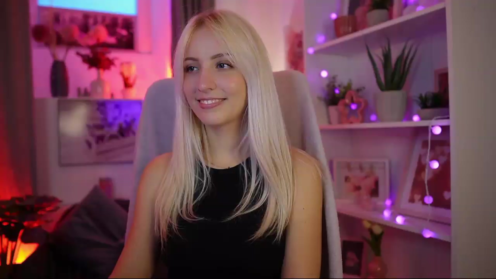 Gallery image thumbnail from Lucy_Cutie's myfreecams stream on, 08/09/2026, 18:06 image 18 of 20