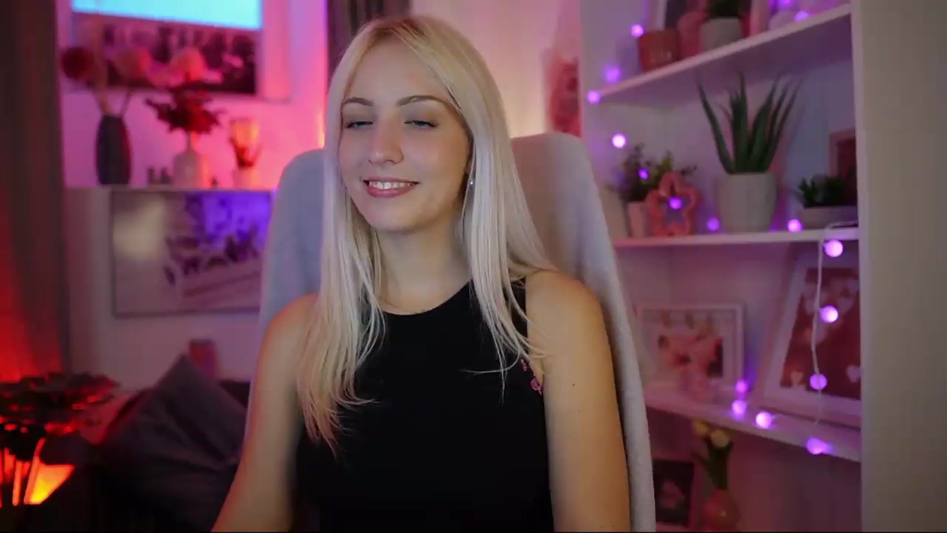 Gallery image thumbnail from Lucy_Cutie's myfreecams stream on, 08/09/2026, 18:06 image 14 of 20