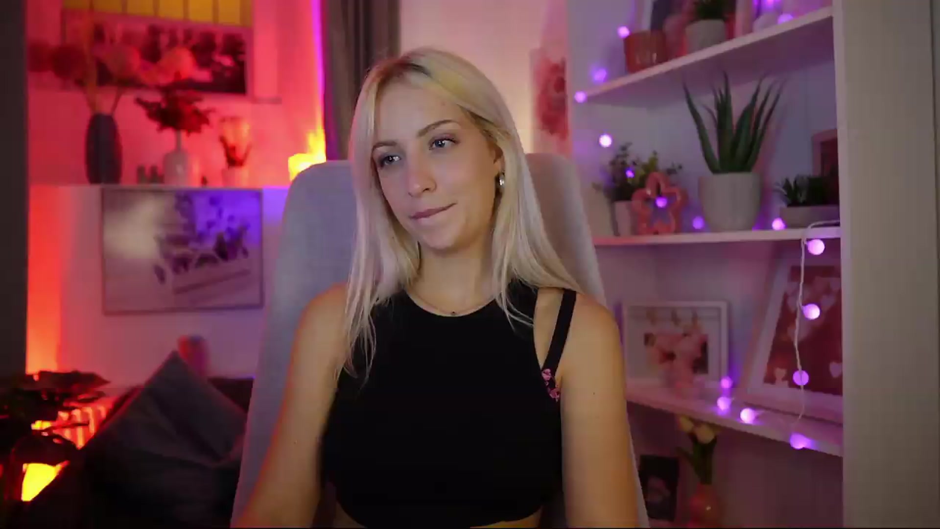 Gallery image thumbnail from Lucy_Cutie's myfreecams stream on, 08/09/2026, 20:02 image 17 of 20