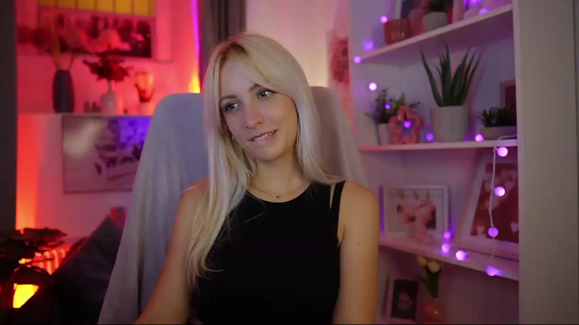 Gallery image thumbnail from Lucy_Cutie's myfreecams stream on, 08/09/2026, 20:40 image 13 of 20