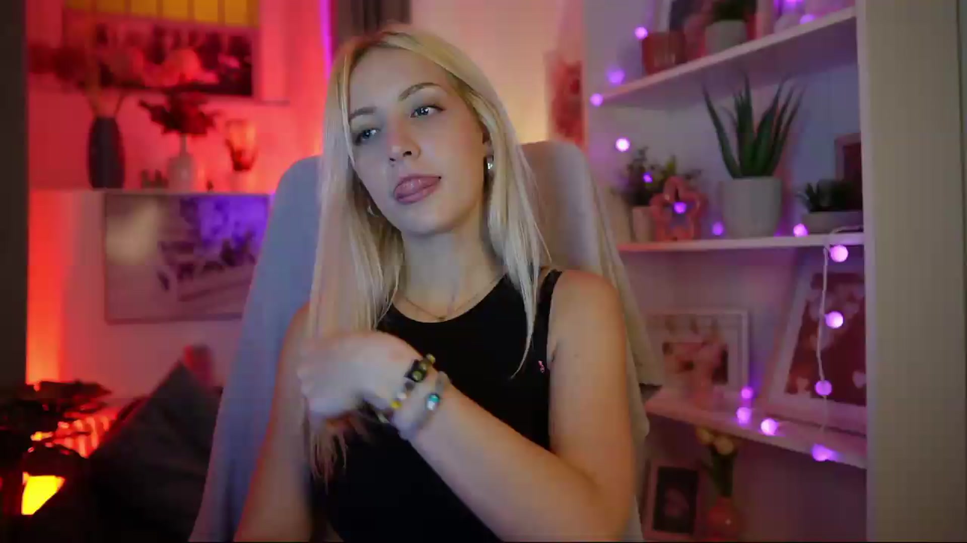 Gallery image thumbnail from Lucy_Cutie's myfreecams stream on, 08/09/2026, 20:40 image 19 of 20