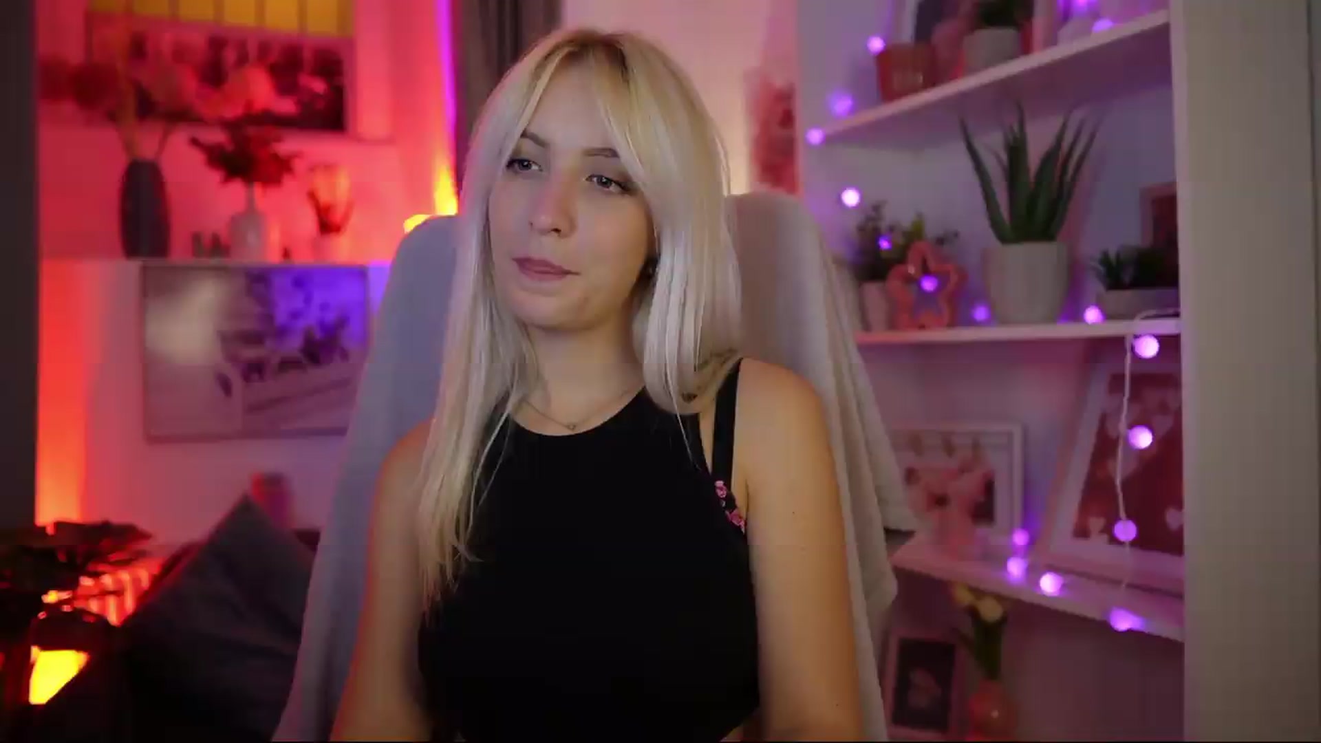 Gallery image thumbnail from Lucy_Cutie's myfreecams stream on, 08/09/2026, 20:40 image 16 of 20