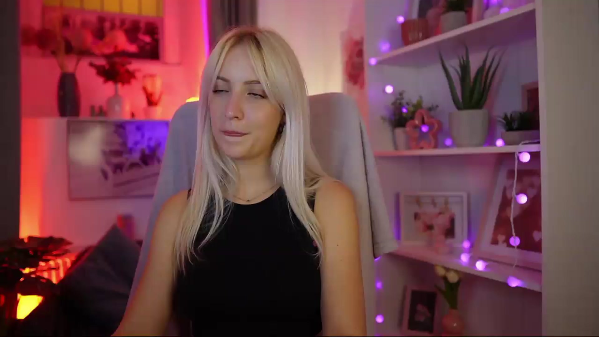 Gallery image thumbnail from Lucy_Cutie's myfreecams stream on, 08/09/2026, 21:24 image 18 of 20
