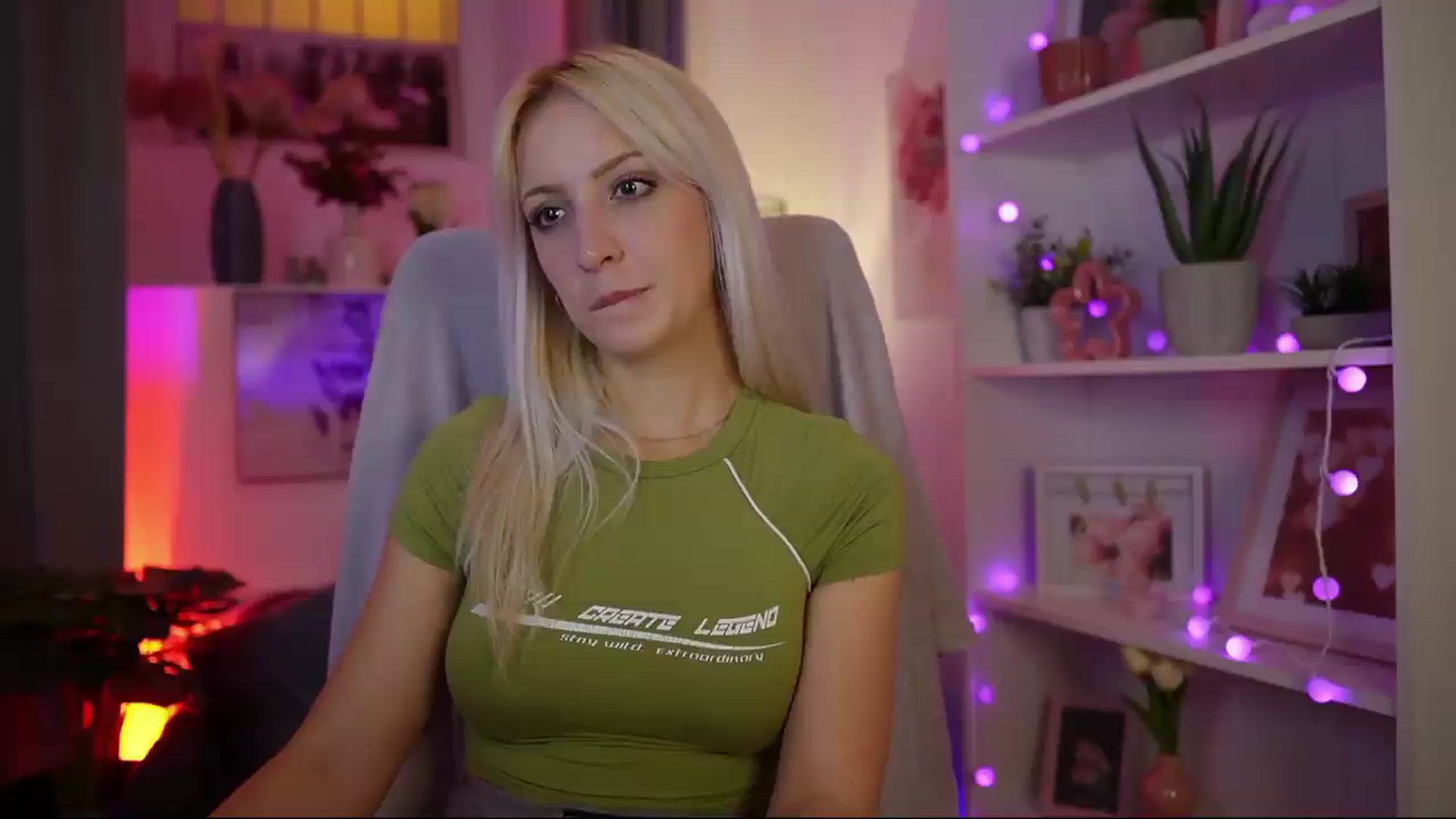 Gallery image thumbnail from Lucy_Cutie's myfreecams stream on, 08/10/2026, 18:45 image 17 of 20