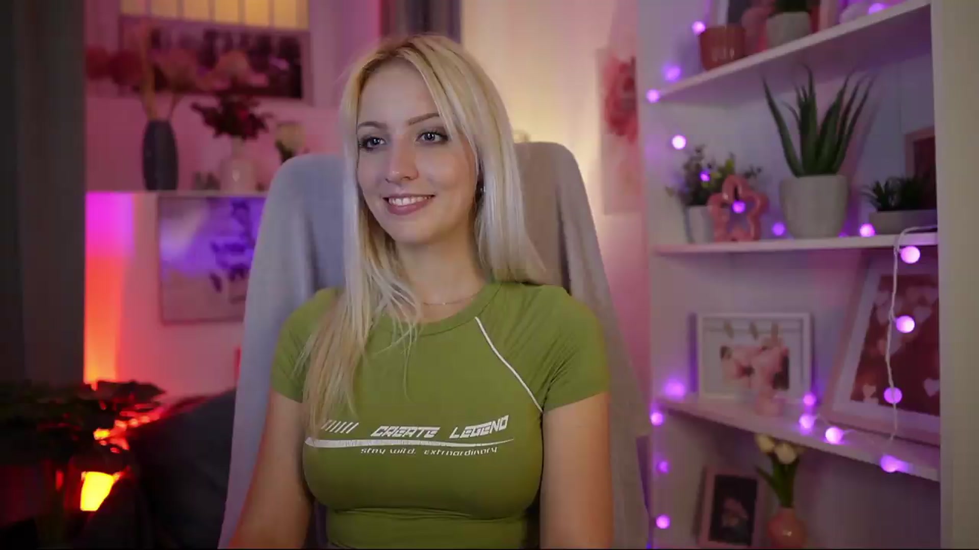 Gallery image thumbnail from Lucy_Cutie's myfreecams stream on, 08/10/2026, 18:45 image 14 of 20