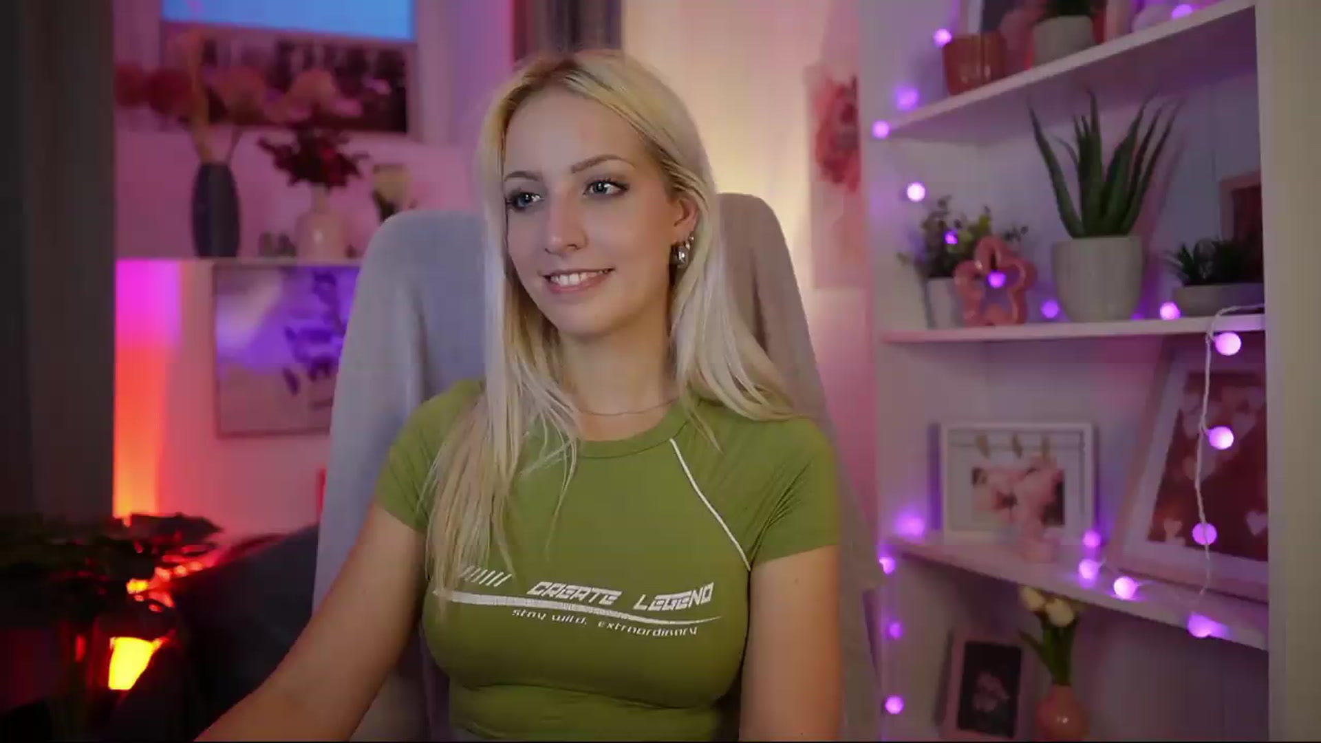 Gallery image thumbnail from Lucy_Cutie's myfreecams stream on, 08/10/2026, 18:45 image 9 of 20