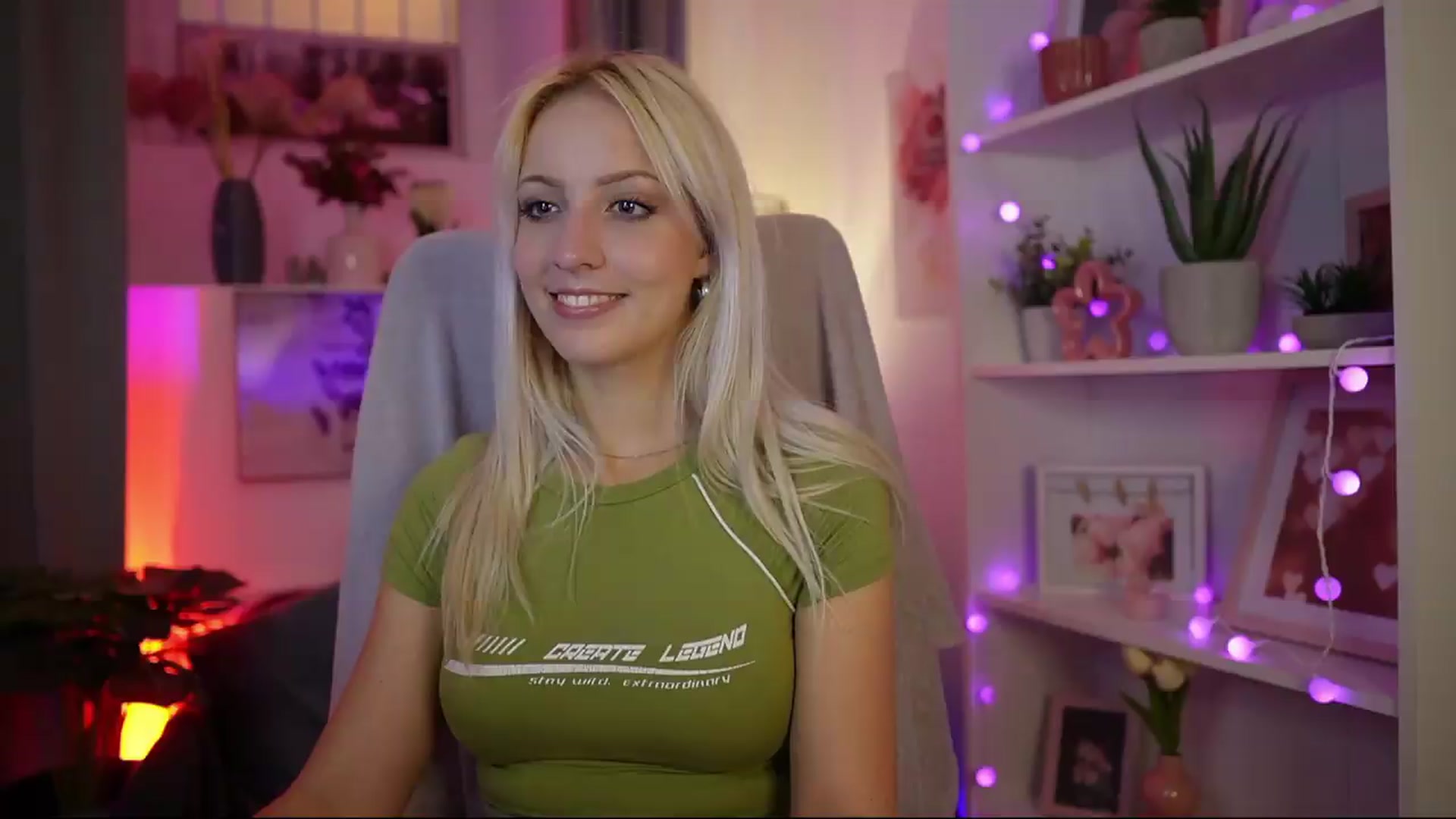 Gallery image thumbnail from Lucy_Cutie's myfreecams stream on, 08/10/2026, 18:45 image 13 of 20