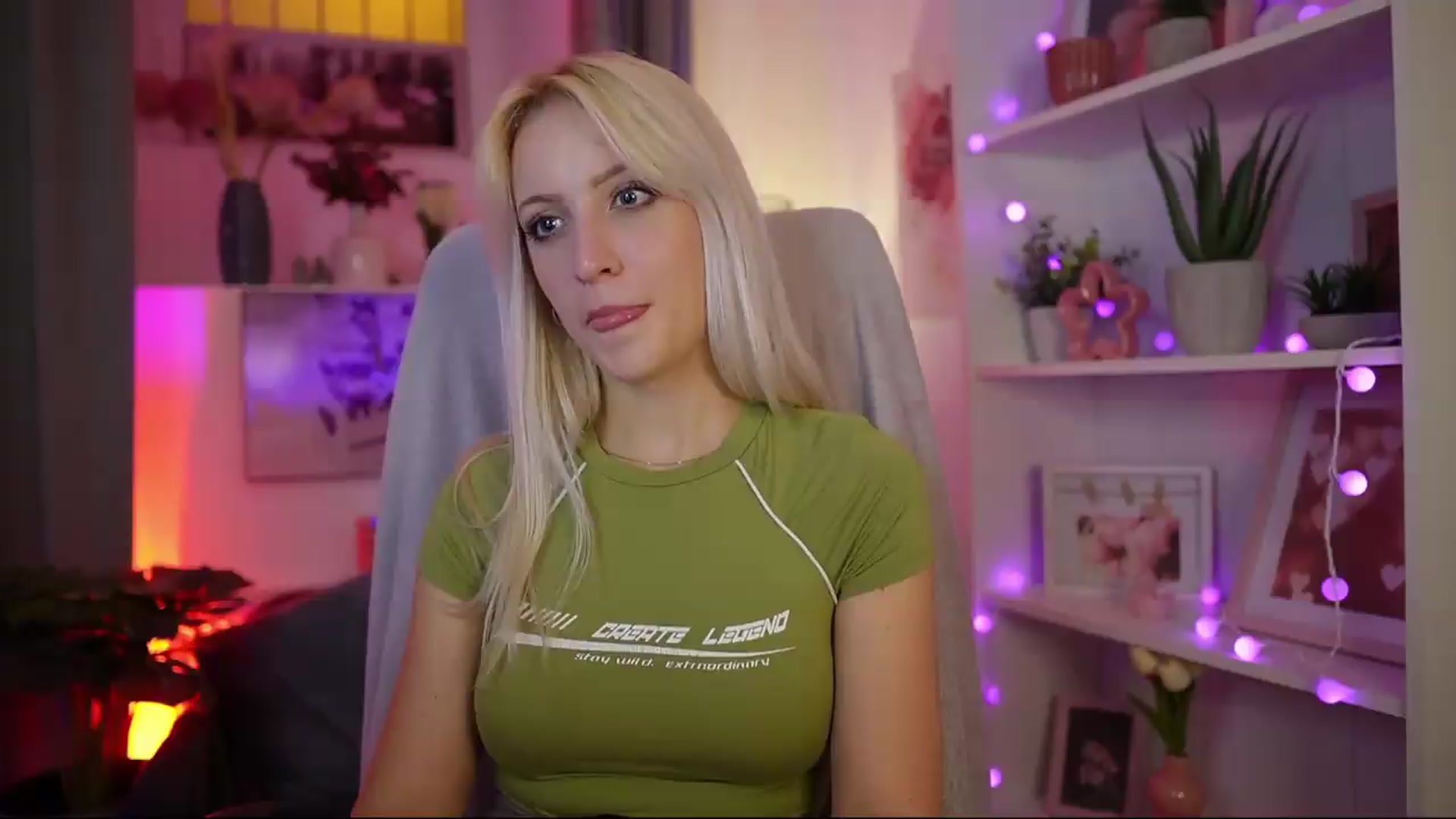 Gallery image thumbnail from Lucy_Cutie's myfreecams stream on, 08/10/2026, 19:13 image 7 of 20