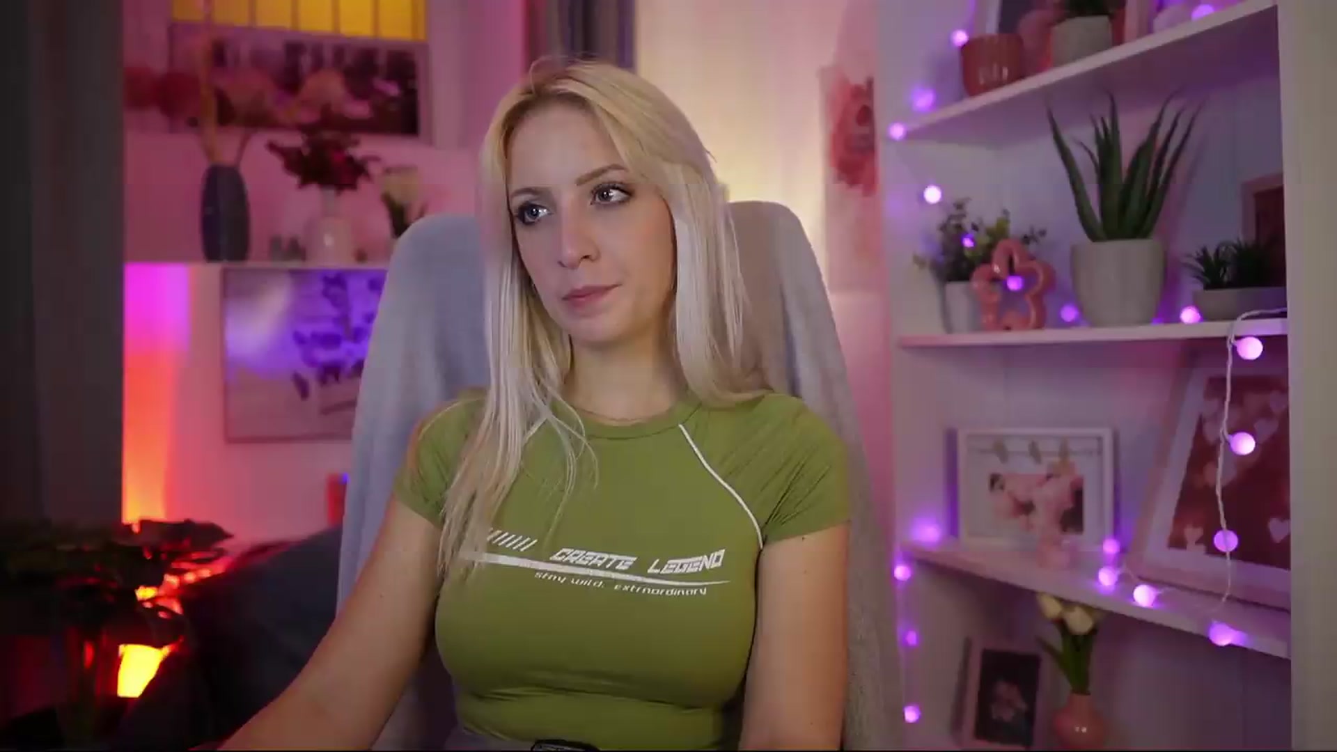 Gallery image thumbnail from Lucy_Cutie's myfreecams stream on, 08/10/2026, 19:13 image 13 of 20