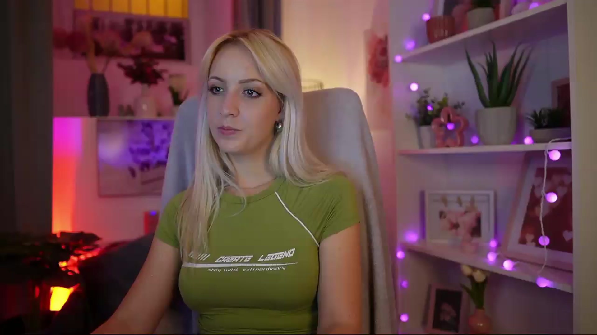 Gallery image thumbnail from Lucy_Cutie's myfreecams stream on, 08/10/2026, 20:38 image 4 of 20