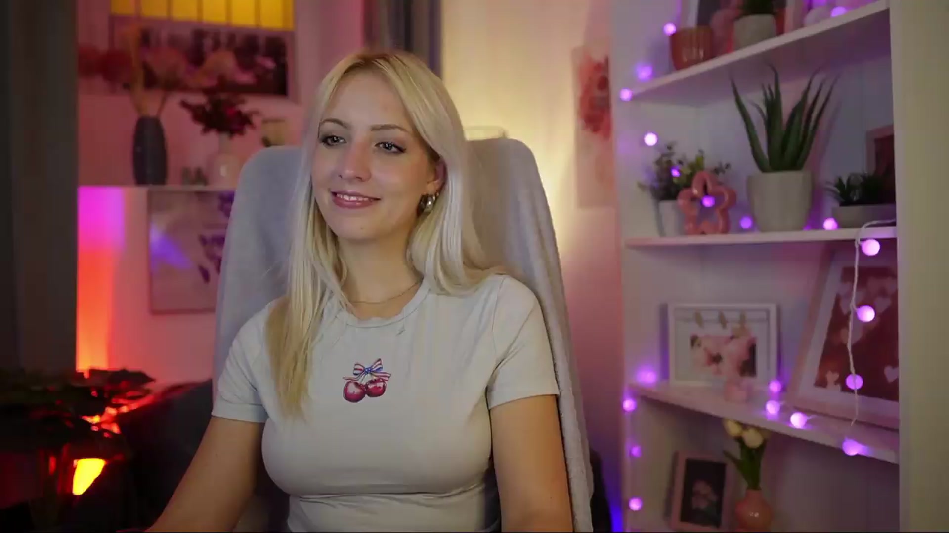 Gallery image thumbnail from Lucy_Cutie's myfreecams stream on, 08/10/2026, 21:57 image 17 of 20