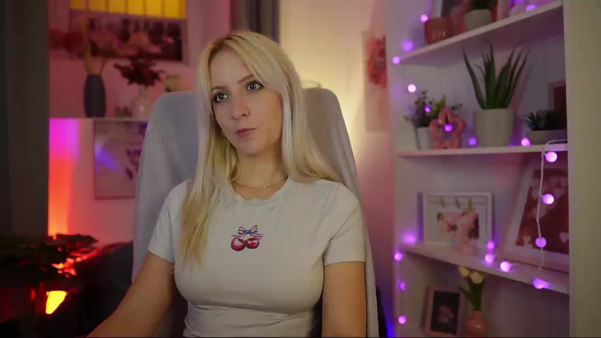 Gallery image thumbnail from Lucy_Cutie's myfreecams stream on, 08/10/2026, 21:57 image 15 of 20