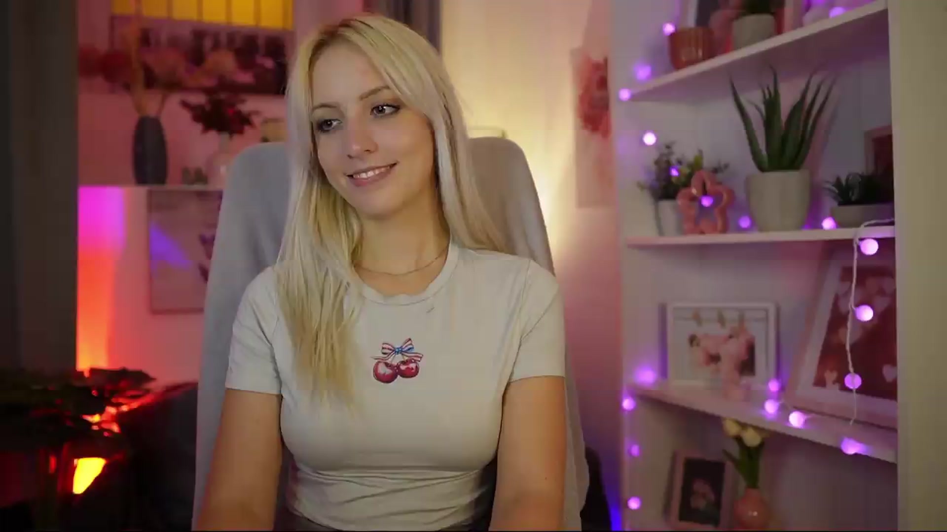 Gallery image thumbnail from Lucy_Cutie's myfreecams stream on, 08/10/2026, 21:57 image 13 of 20