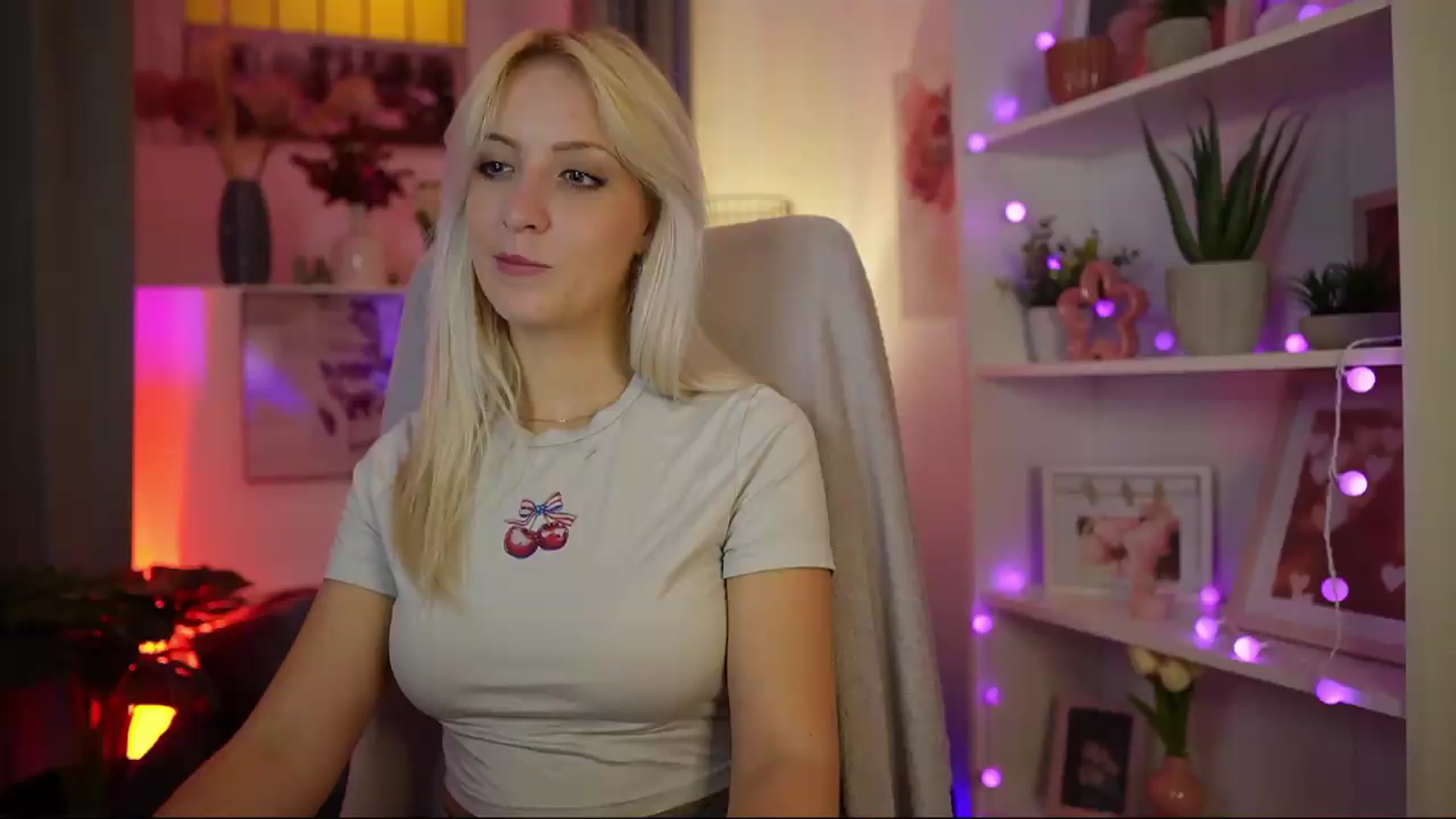 Gallery image thumbnail from Lucy_Cutie's myfreecams stream on, 08/10/2026, 21:57 image 4 of 20