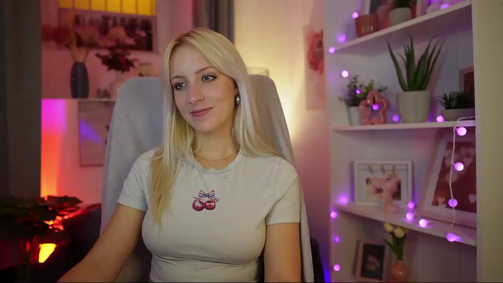Gallery image thumbnail from Lucy_Cutie's myfreecams stream on, 08/10/2026, 21:57 image 19 of 20