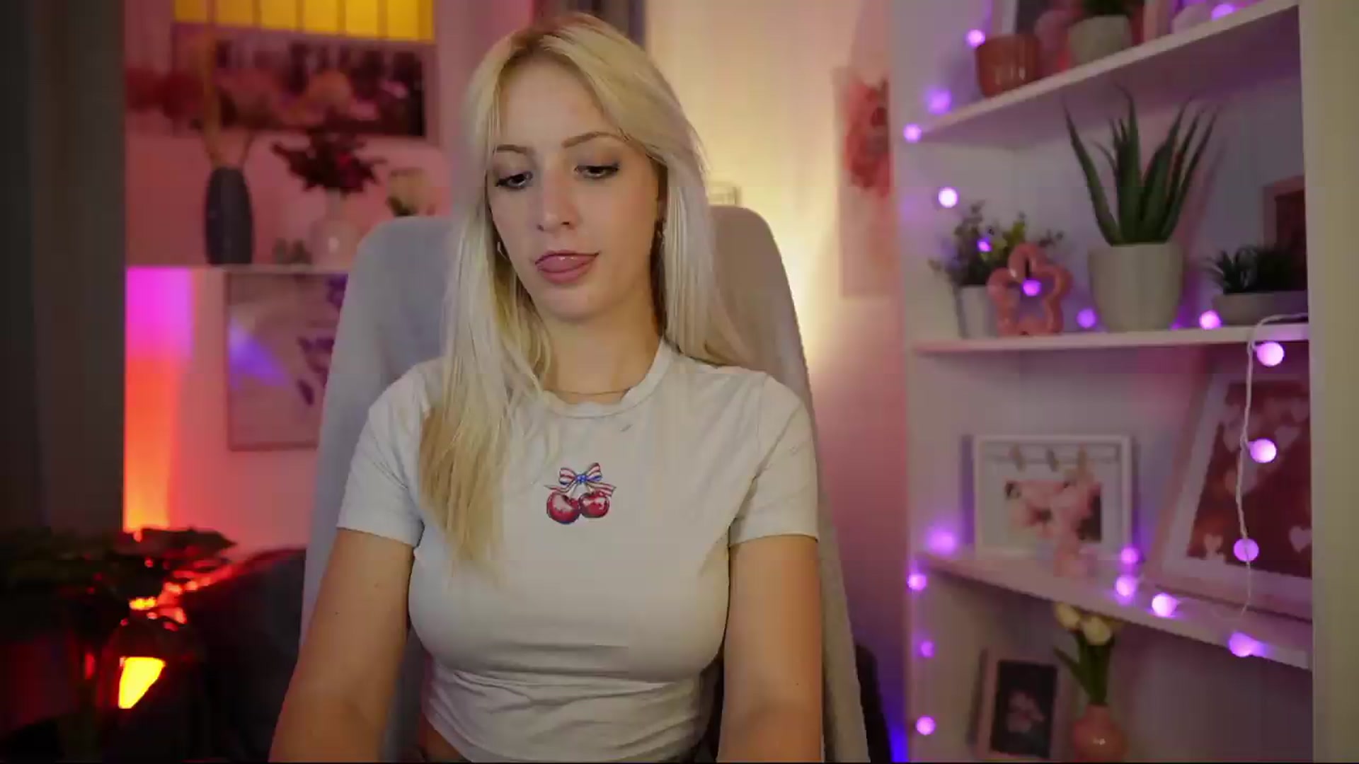 Gallery image thumbnail from Lucy_Cutie's myfreecams stream on, 08/10/2026, 21:57 image 2 of 20