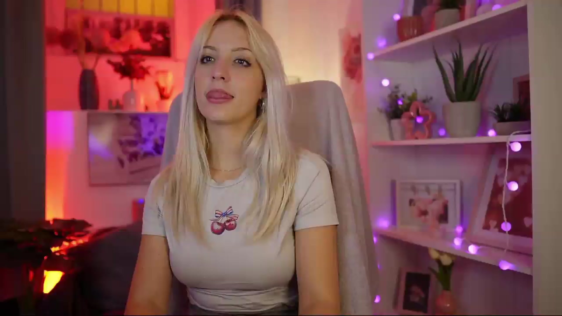 Gallery image thumbnail from Lucy_Cutie's myfreecams stream on, 08/10/2026, 22:20 image 3 of 20