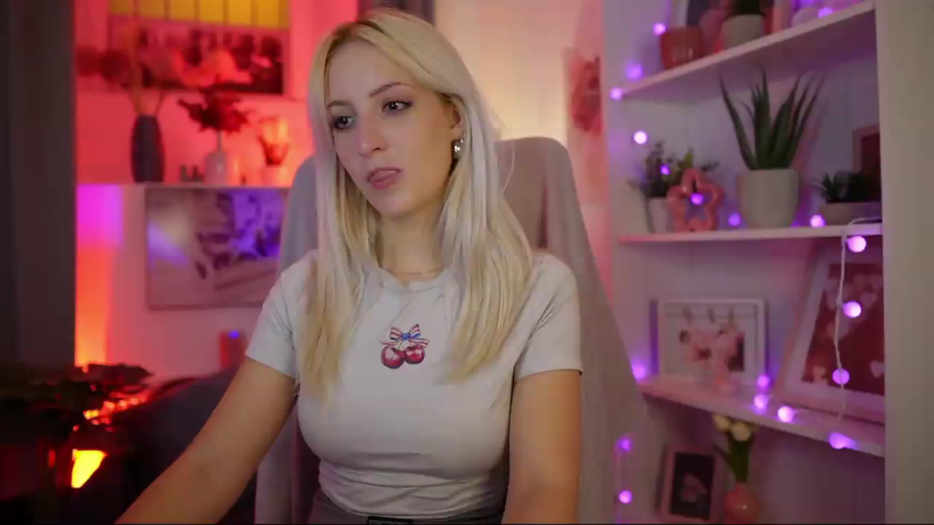 Gallery image thumbnail from Lucy_Cutie's myfreecams stream on, 08/10/2026, 22:20 image 12 of 20