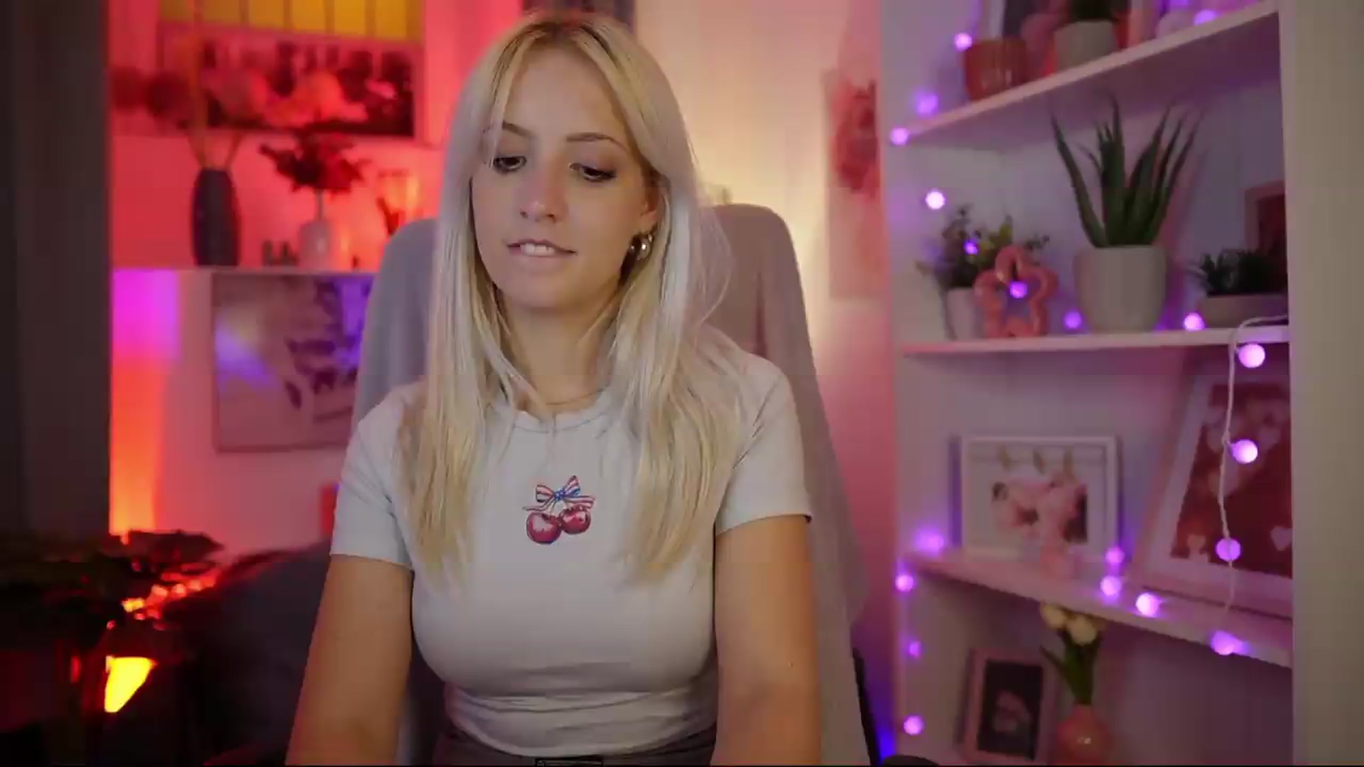 Gallery image thumbnail from Lucy_Cutie's myfreecams stream on, 08/10/2026, 22:20 image 13 of 20