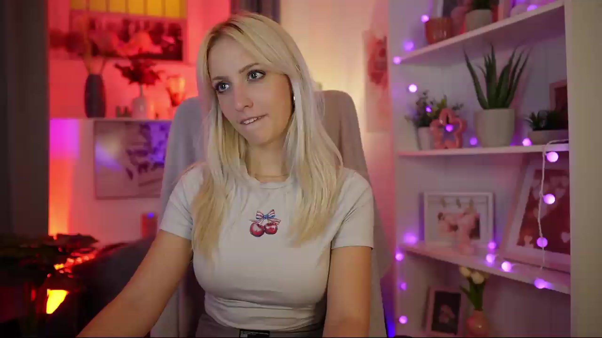 Gallery image thumbnail from Lucy_Cutie's myfreecams stream on, 08/10/2026, 22:20 image 16 of 20
