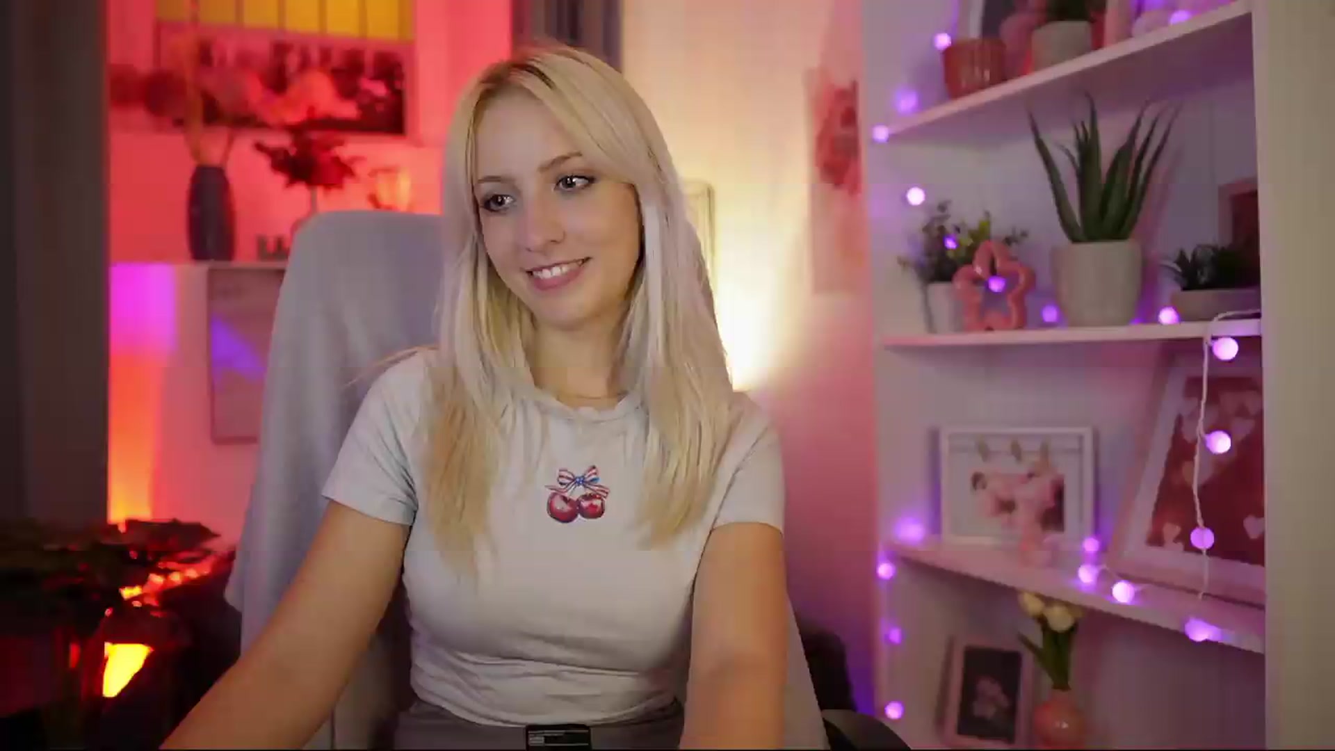 Gallery image thumbnail from Lucy_Cutie's myfreecams stream on, 08/10/2026, 22:20 image 18 of 20