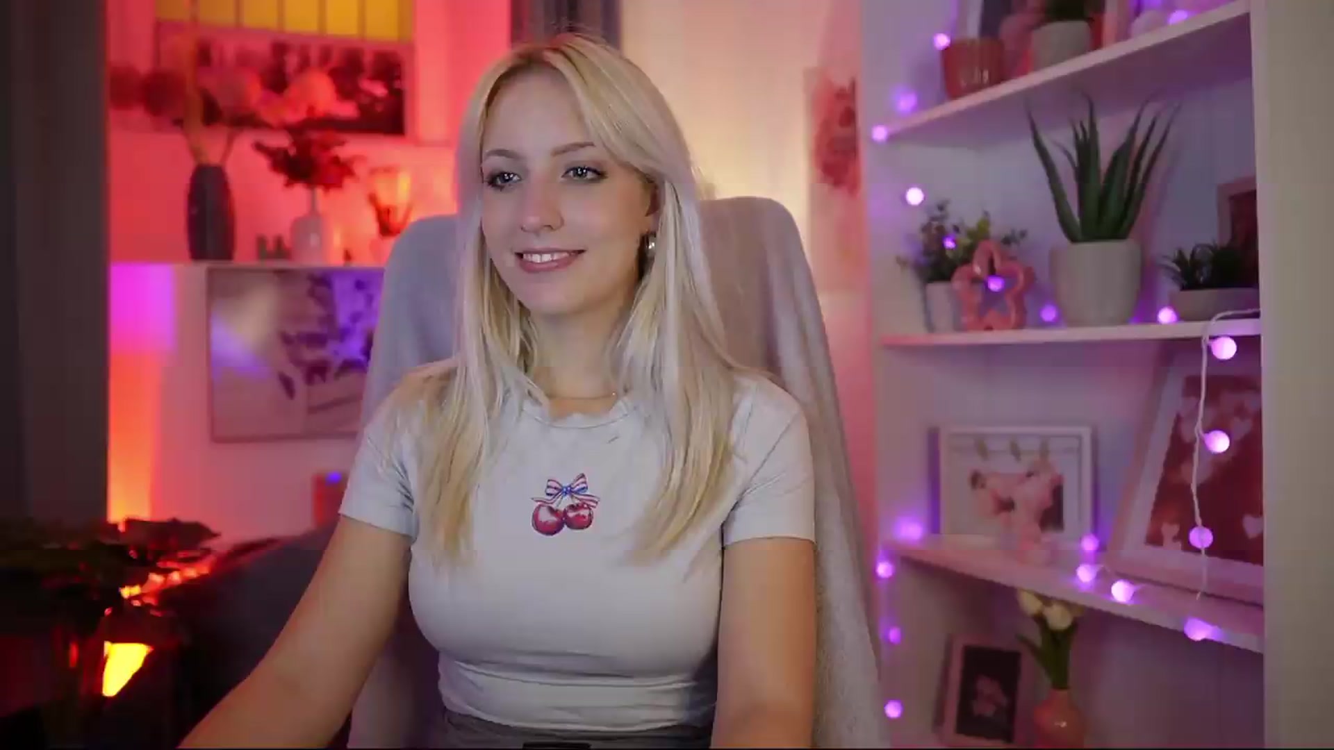 Gallery image thumbnail from Lucy_Cutie's myfreecams stream on, 08/10/2026, 22:20 image 5 of 20