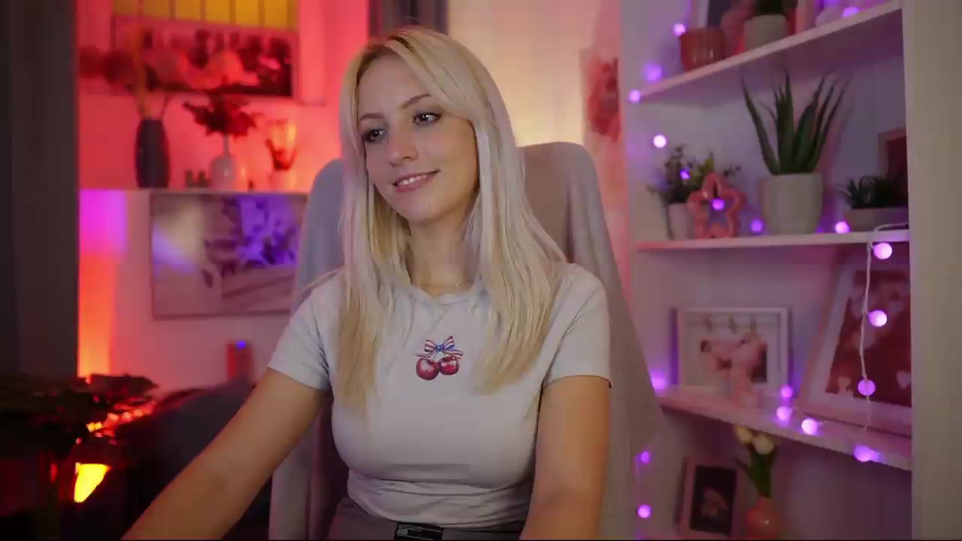 Gallery image thumbnail from Lucy_Cutie's myfreecams stream on, 08/10/2026, 22:20 image 19 of 20