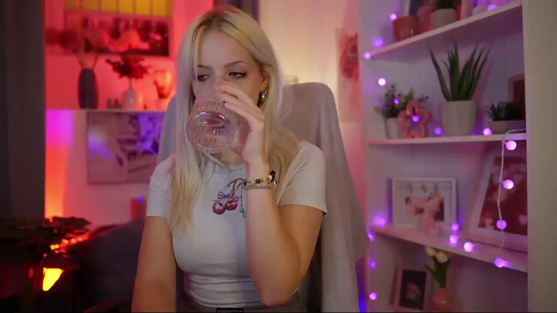 Gallery image thumbnail from Lucy_Cutie's myfreecams stream on, 08/10/2026, 22:20 image 11 of 20