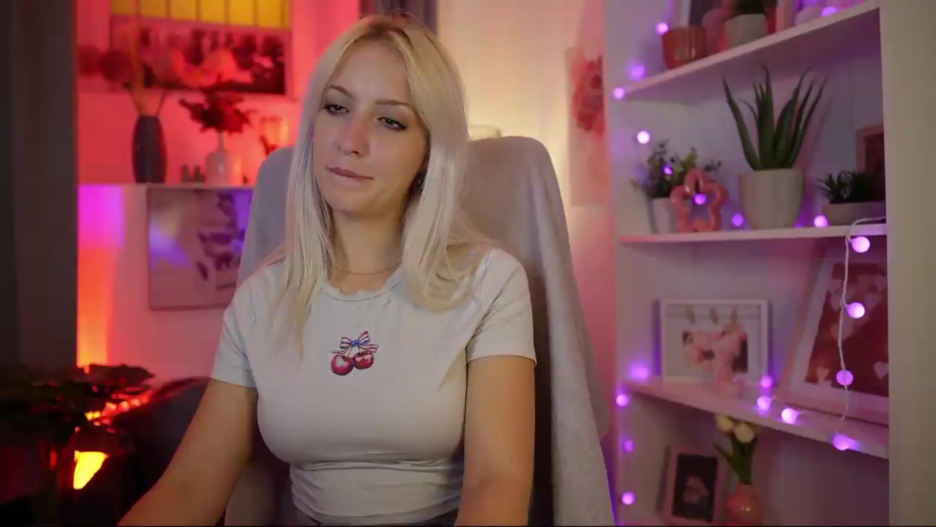 Gallery image thumbnail from Lucy_Cutie's myfreecams stream on, 08/10/2026, 22:58 image 18 of 20