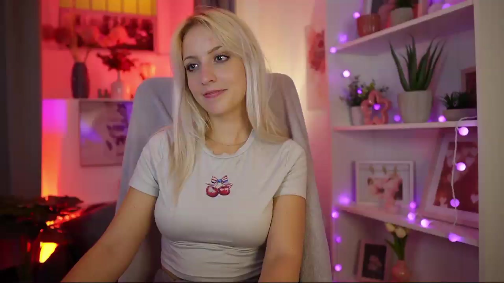 Gallery image thumbnail from Lucy_Cutie's myfreecams stream on, 08/10/2026, 22:58 image 5 of 20