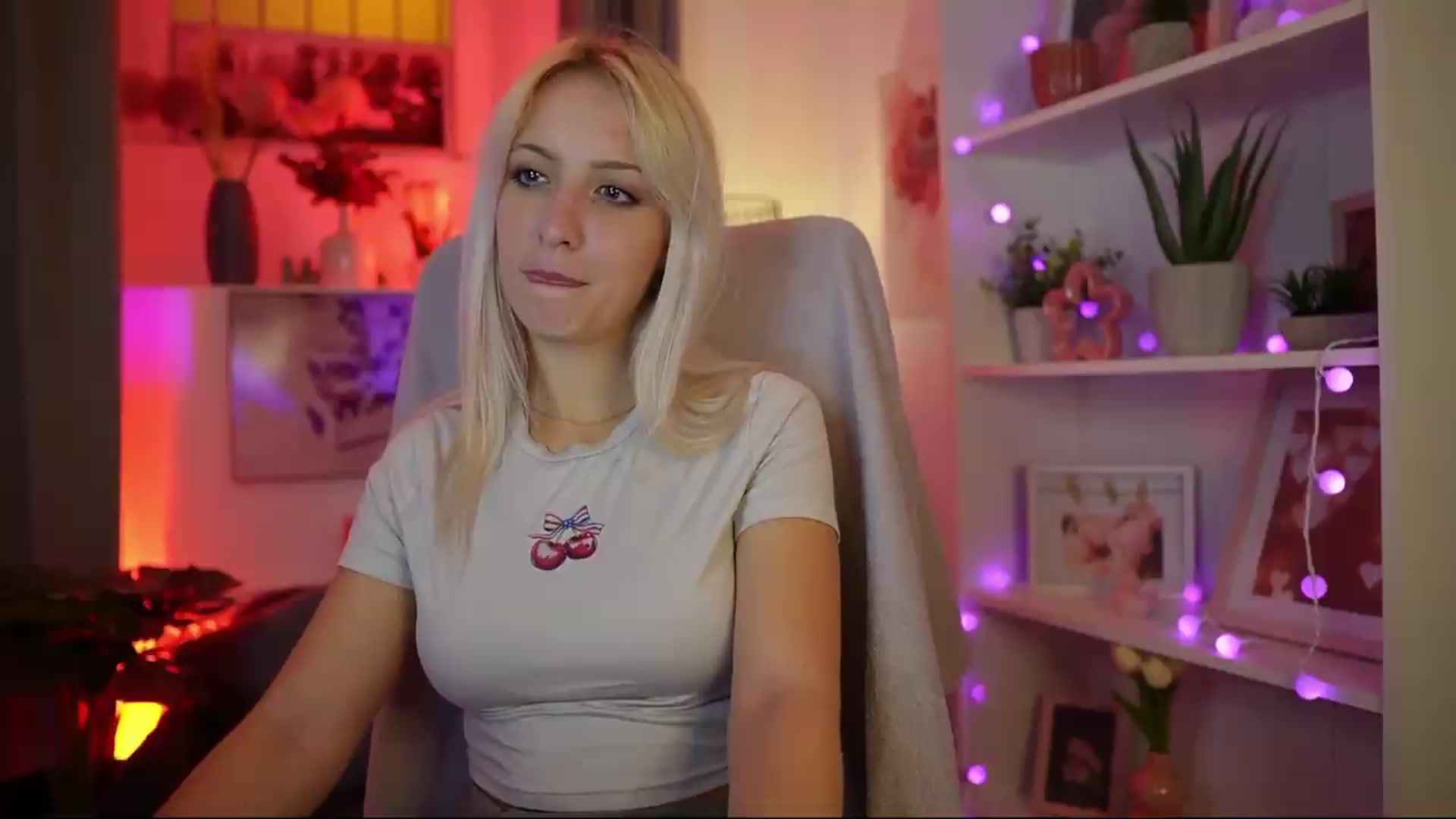 Gallery image thumbnail from Lucy_Cutie's myfreecams stream on, 08/10/2026, 22:58 image 15 of 20