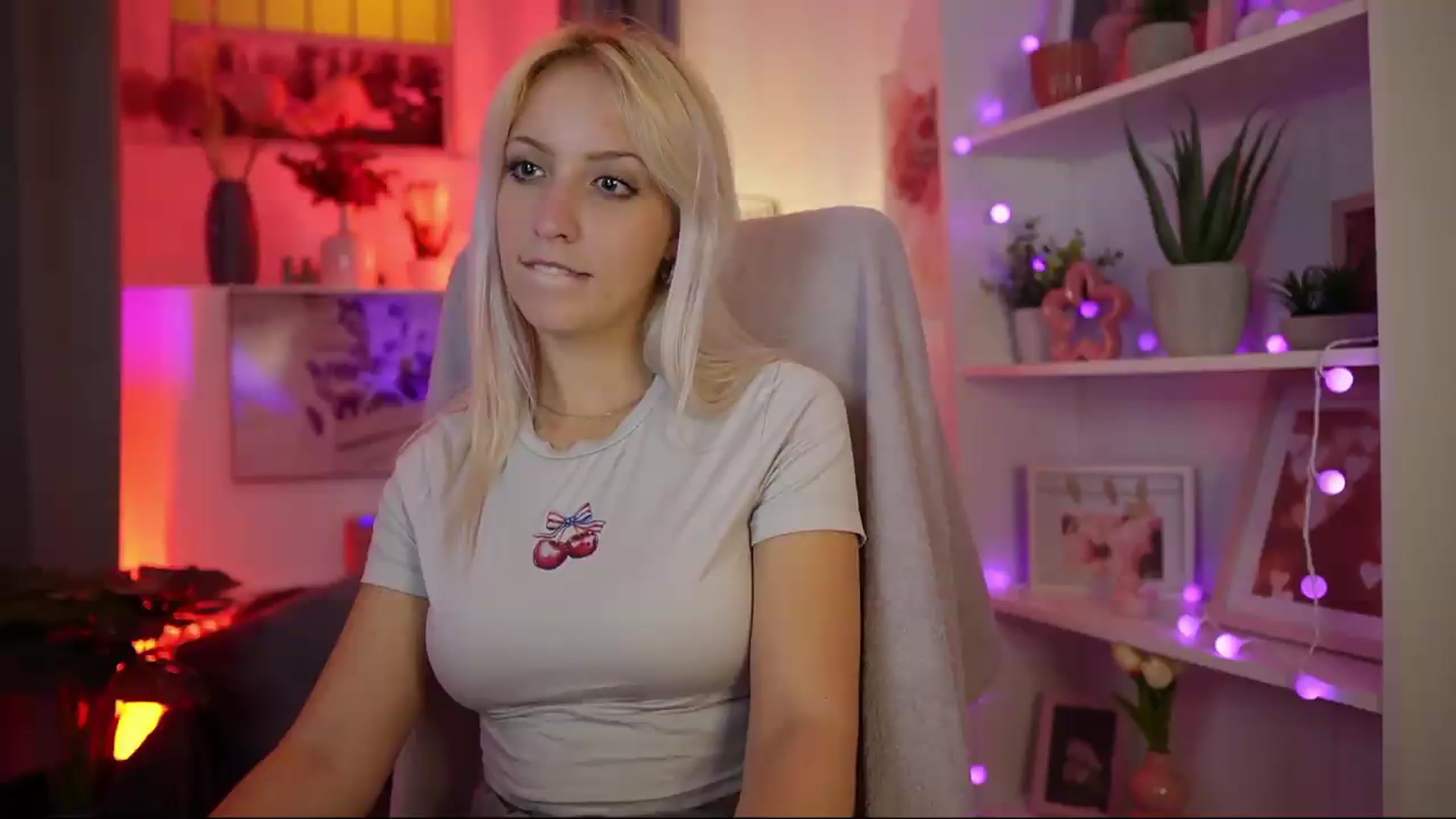 Gallery image thumbnail from Lucy_Cutie's myfreecams stream on, 08/10/2026, 22:58 image 2 of 20