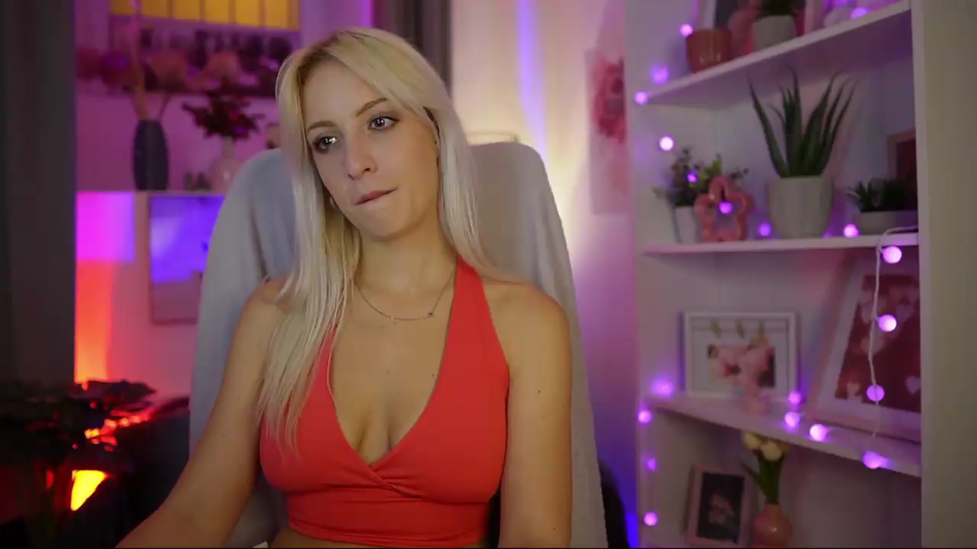 Gallery image thumbnail from Lucy_Cutie's myfreecams stream on, 08/11/2026, 19:23 image 11 of 20