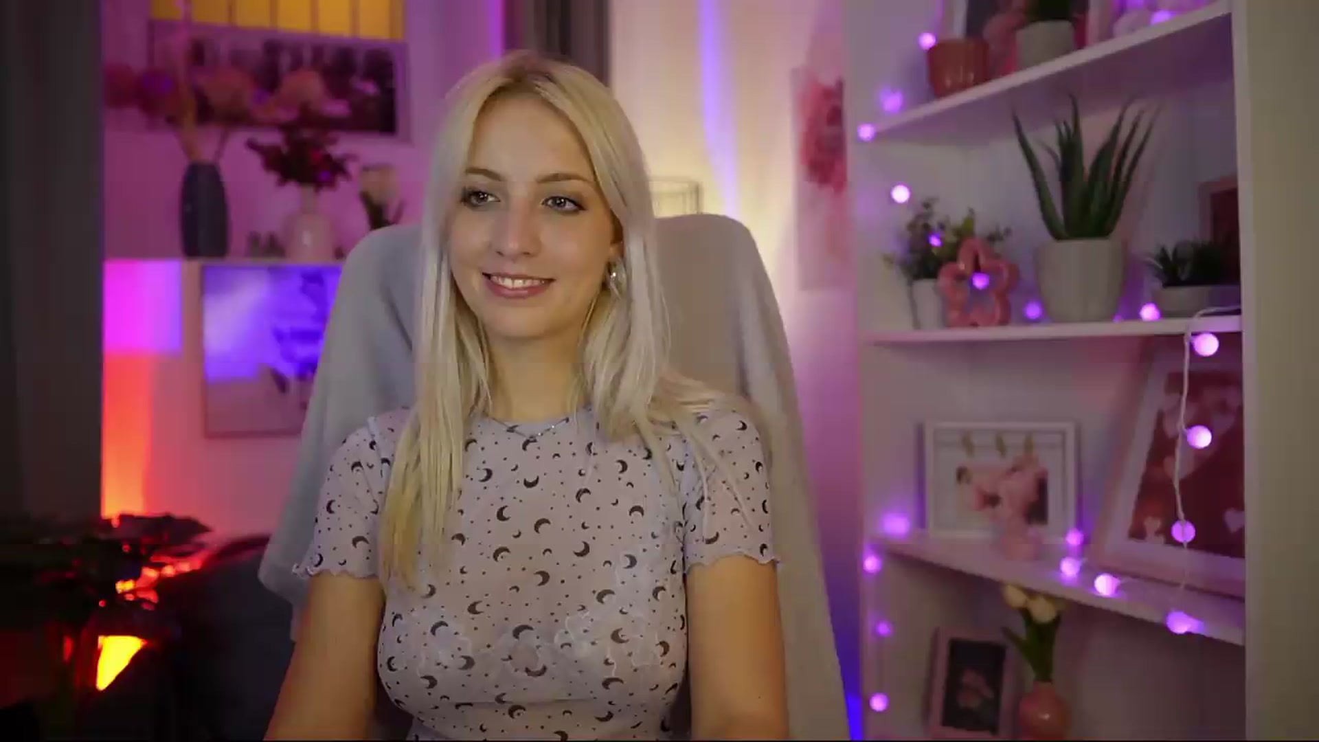 Gallery image thumbnail from Lucy_Cutie's myfreecams stream on, 08/11/2026, 20:22 image 4 of 20