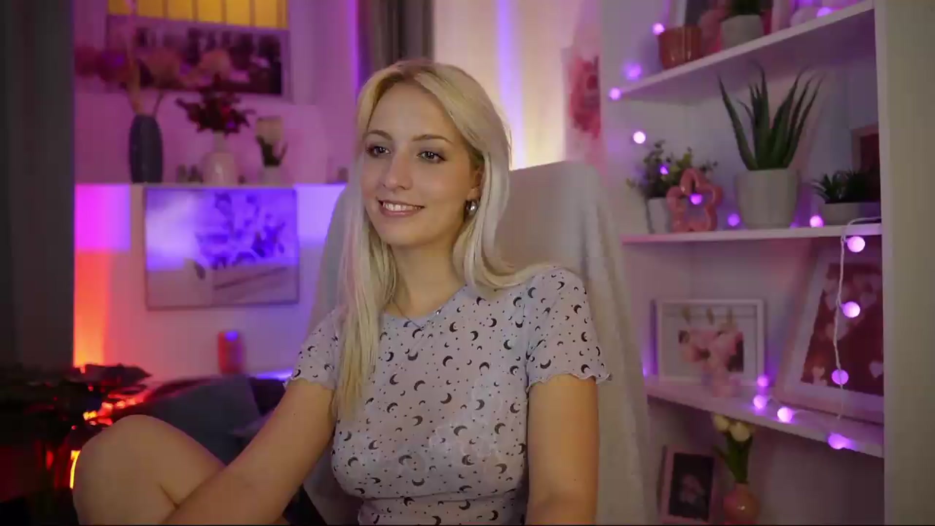 Gallery image thumbnail from Lucy_Cutie's myfreecams stream on, 08/11/2026, 20:22 image 1 of 20