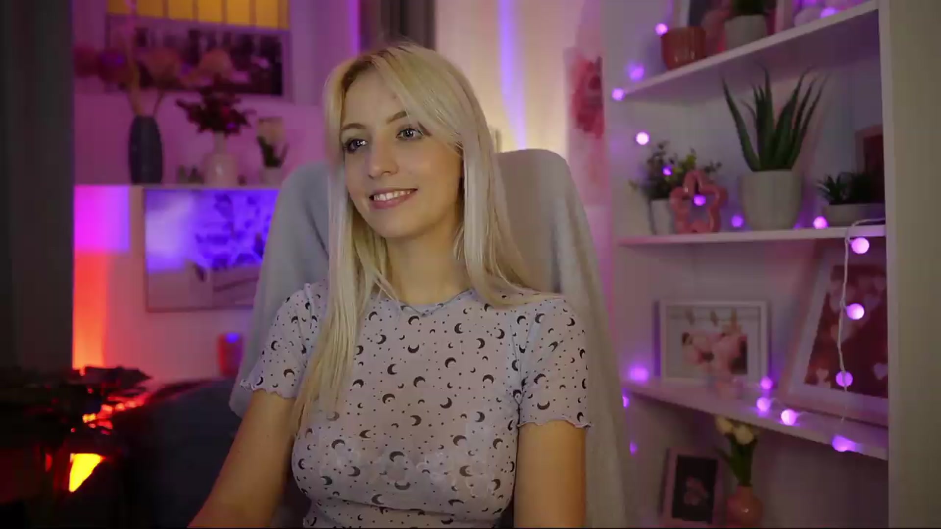 Gallery image thumbnail from Lucy_Cutie's myfreecams stream on, 08/11/2026, 20:22 image 9 of 20