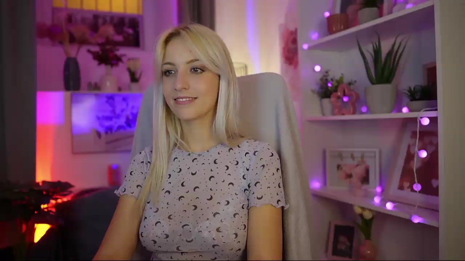 Gallery image thumbnail from Lucy_Cutie's myfreecams stream on, 08/11/2026, 20:22 image 11 of 20
