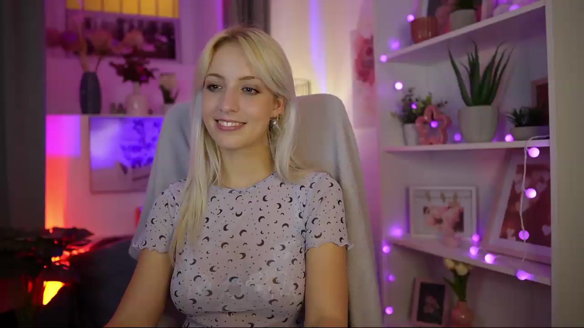 Gallery image thumbnail from Lucy_Cutie's myfreecams stream on, 08/11/2026, 20:22 image 6 of 20