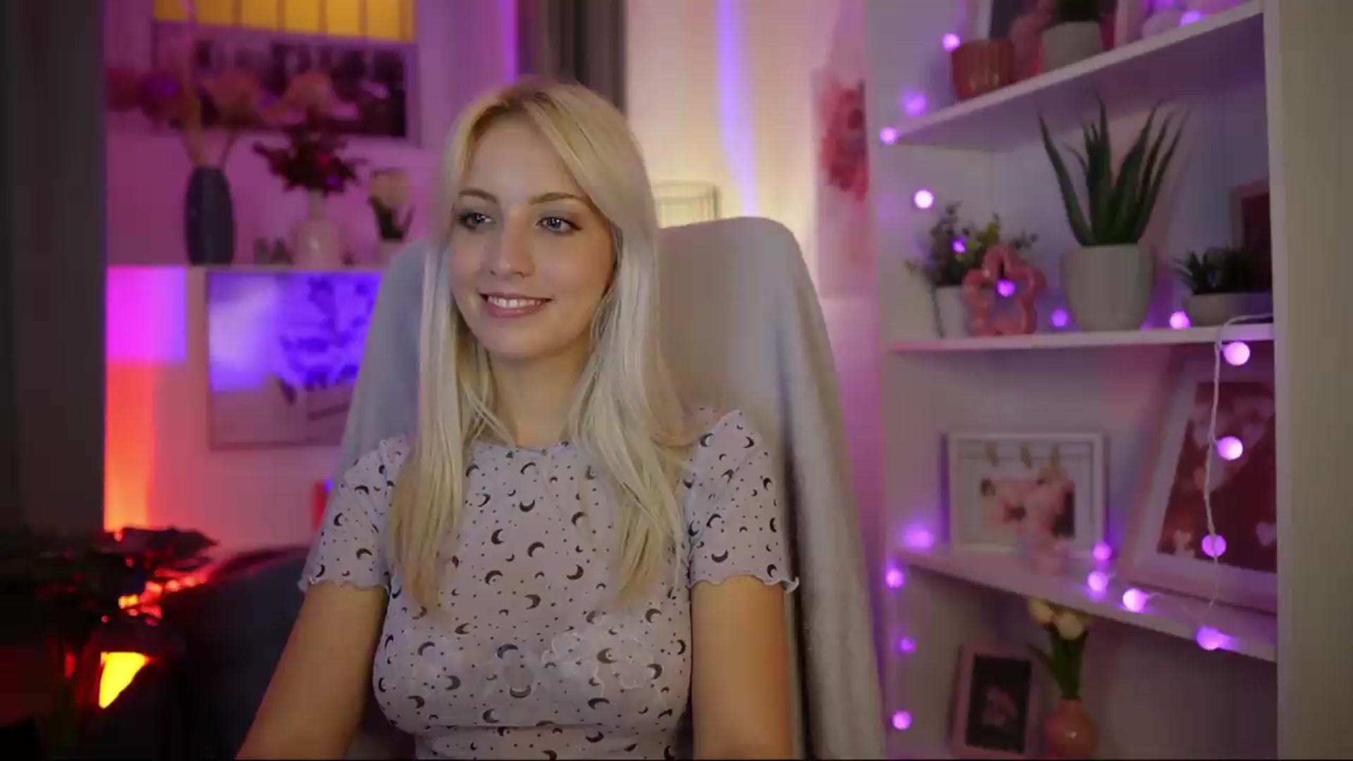 Gallery image thumbnail from Lucy_Cutie's myfreecams stream on, 08/11/2026, 20:22 image 16 of 20