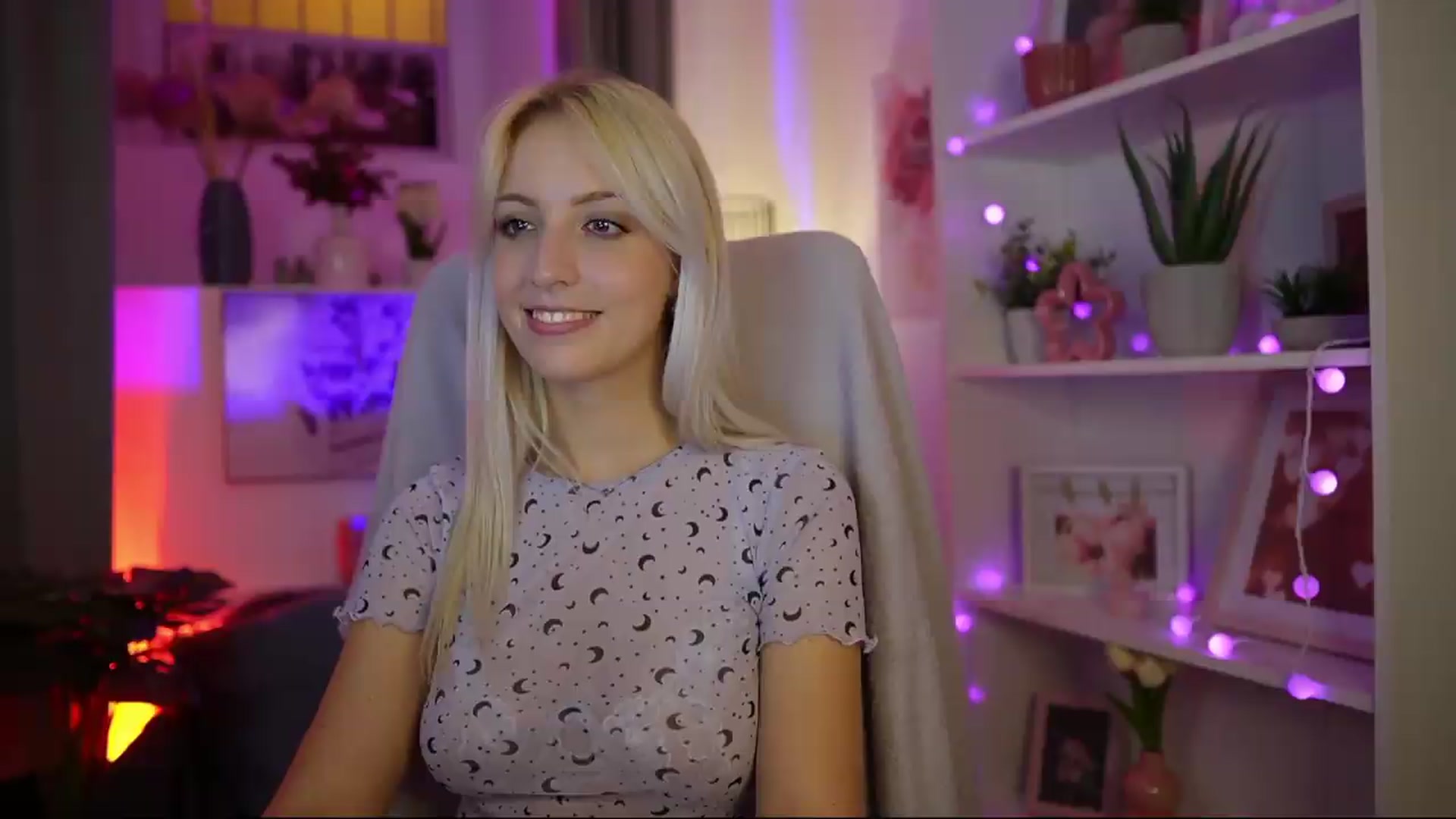 Gallery image thumbnail from Lucy_Cutie's myfreecams stream on, 08/11/2026, 20:22 image 12 of 20