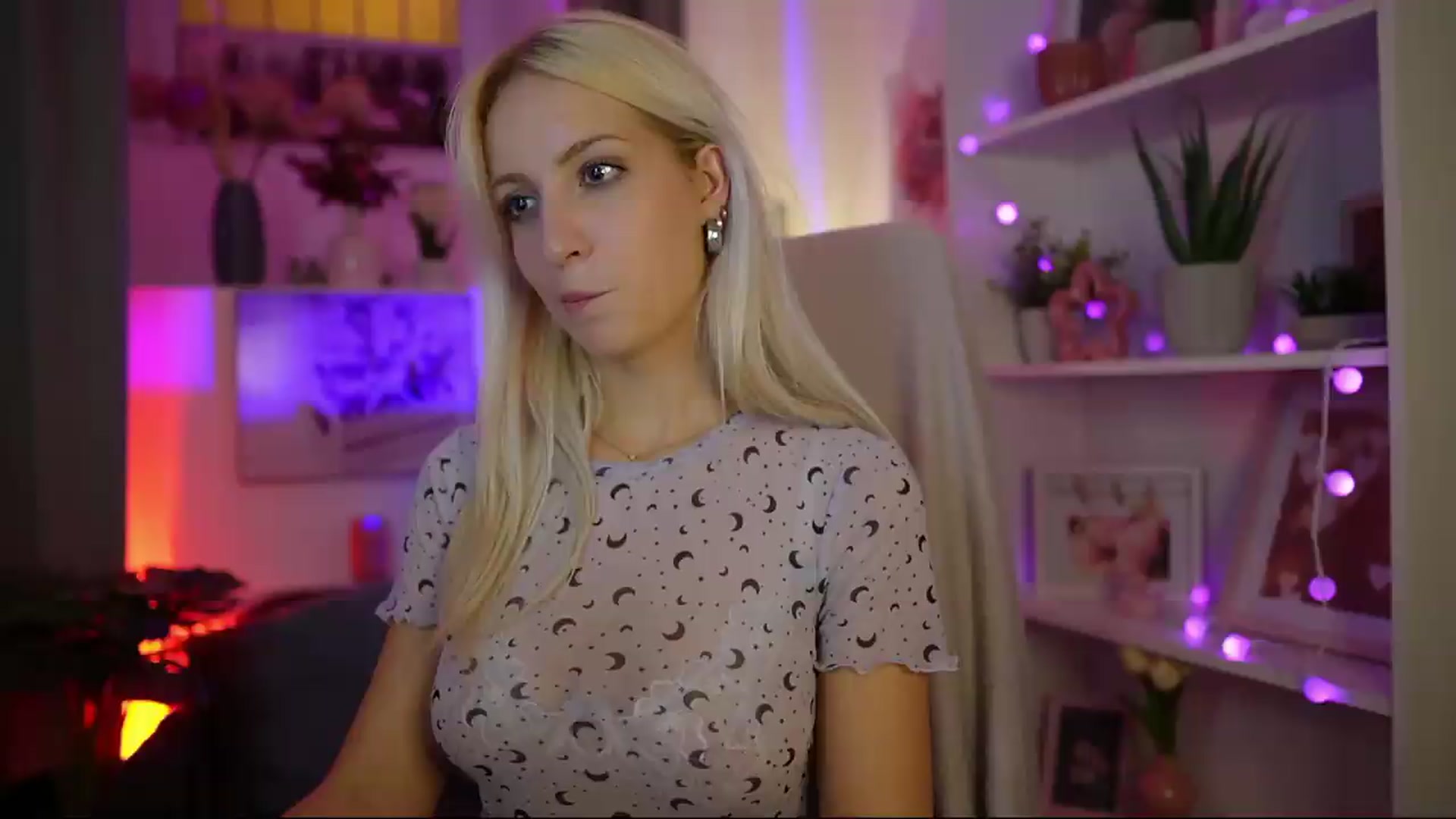 Gallery image thumbnail from Lucy_Cutie's myfreecams stream on, 08/11/2026, 23:19 image 18 of 20