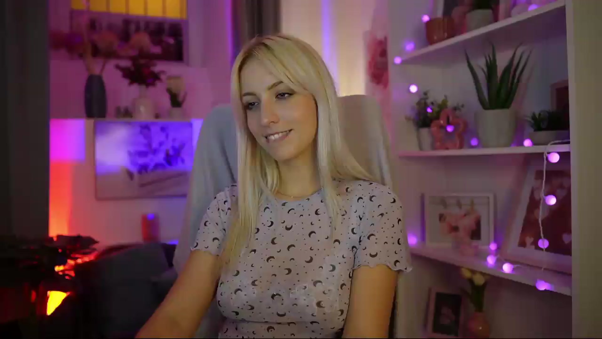 Gallery image thumbnail from Lucy_Cutie's myfreecams stream on, 08/11/2026, 23:19 image 8 of 20