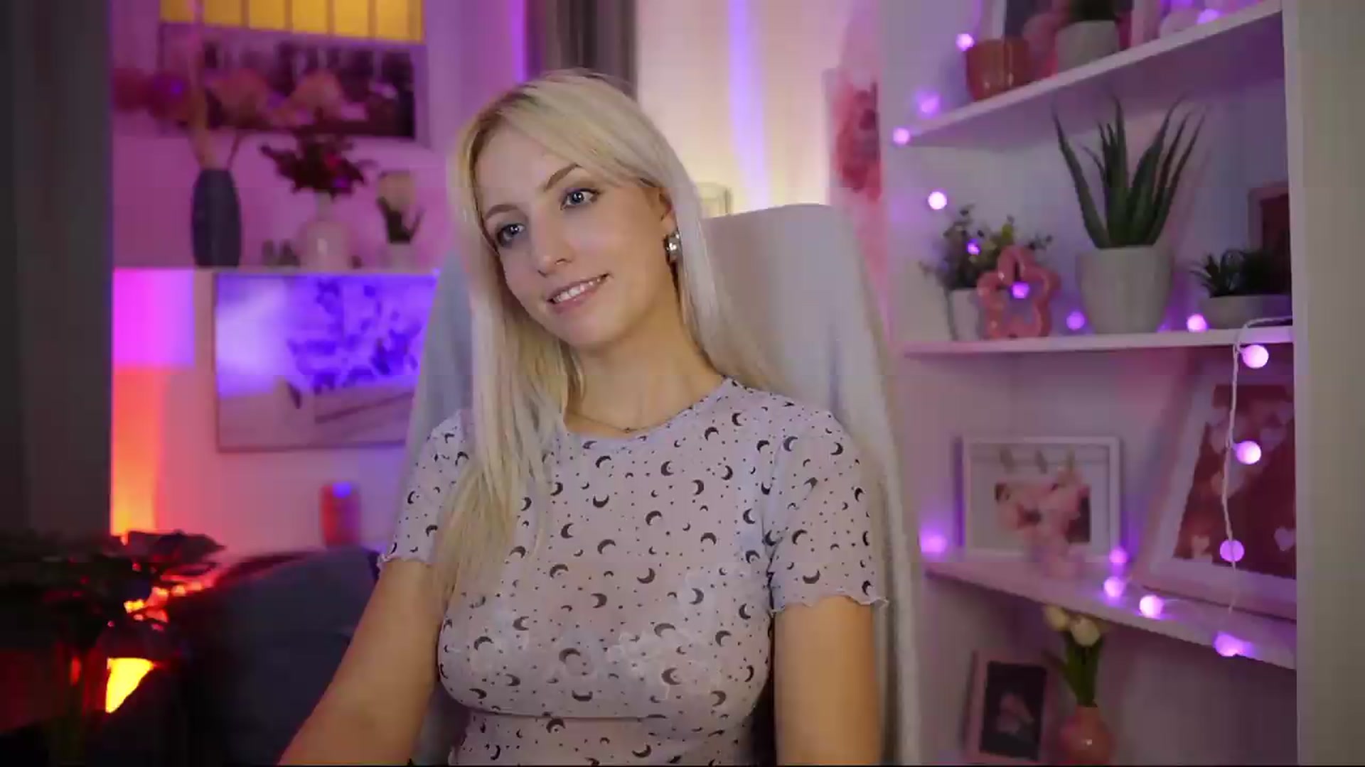 Gallery image thumbnail from Lucy_Cutie's myfreecams stream on, 08/11/2026, 23:19 image 3 of 20