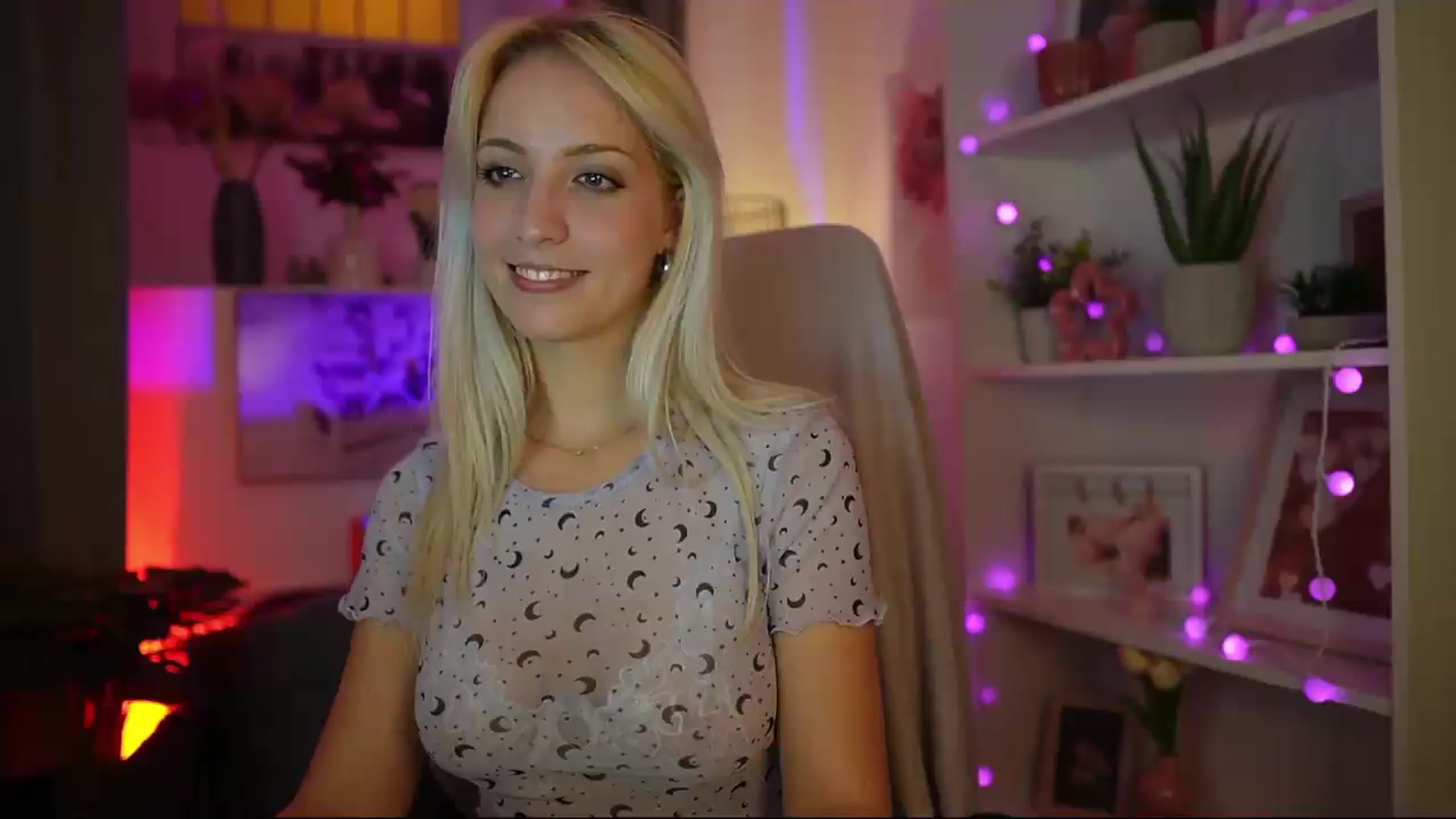 Gallery image thumbnail from Lucy_Cutie's myfreecams stream on, 08/11/2026, 23:19 image 17 of 20