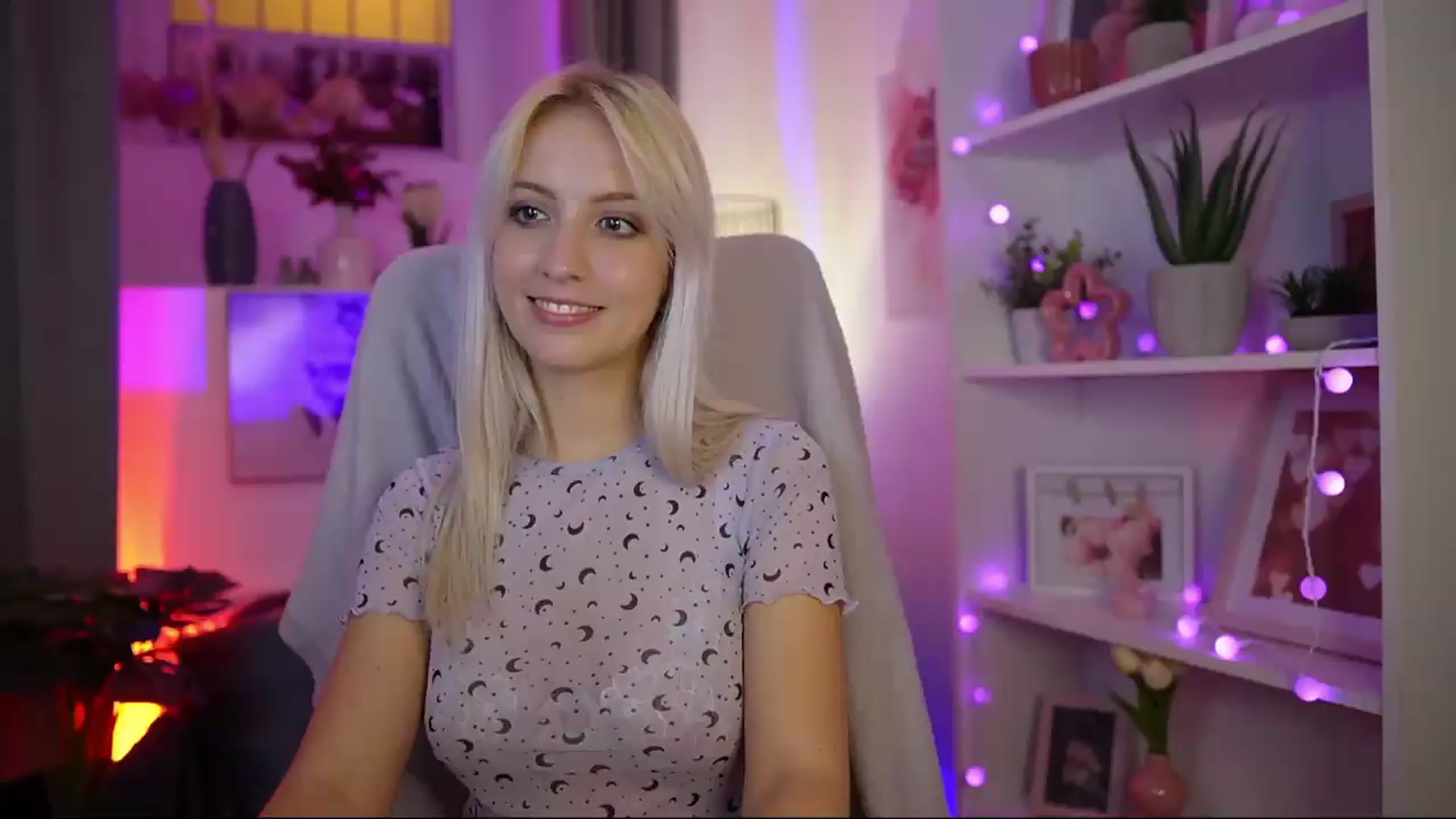 Gallery image thumbnail from Lucy_Cutie's myfreecams stream on, 08/11/2026, 23:19 image 2 of 20