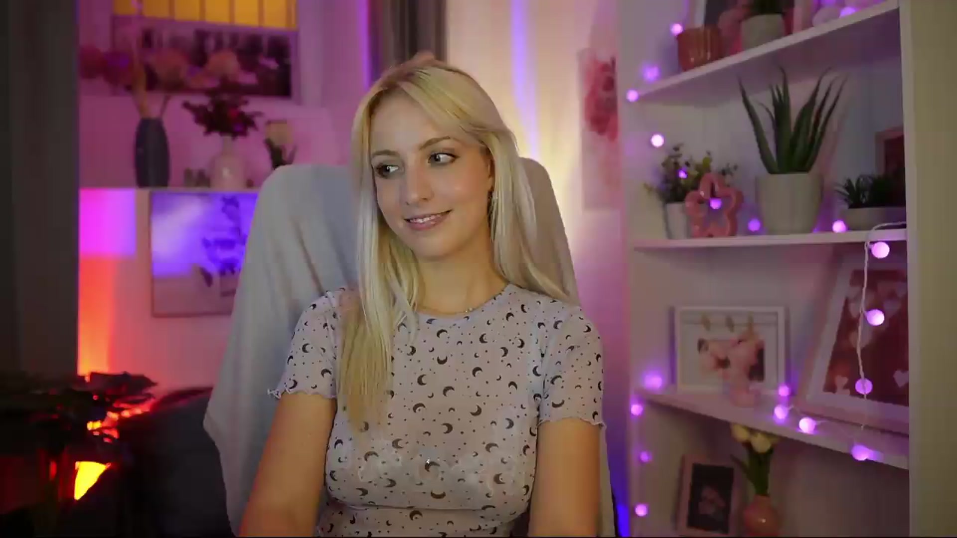 Gallery image thumbnail from Lucy_Cutie's myfreecams stream on, 08/11/2026, 23:19 image 9 of 20
