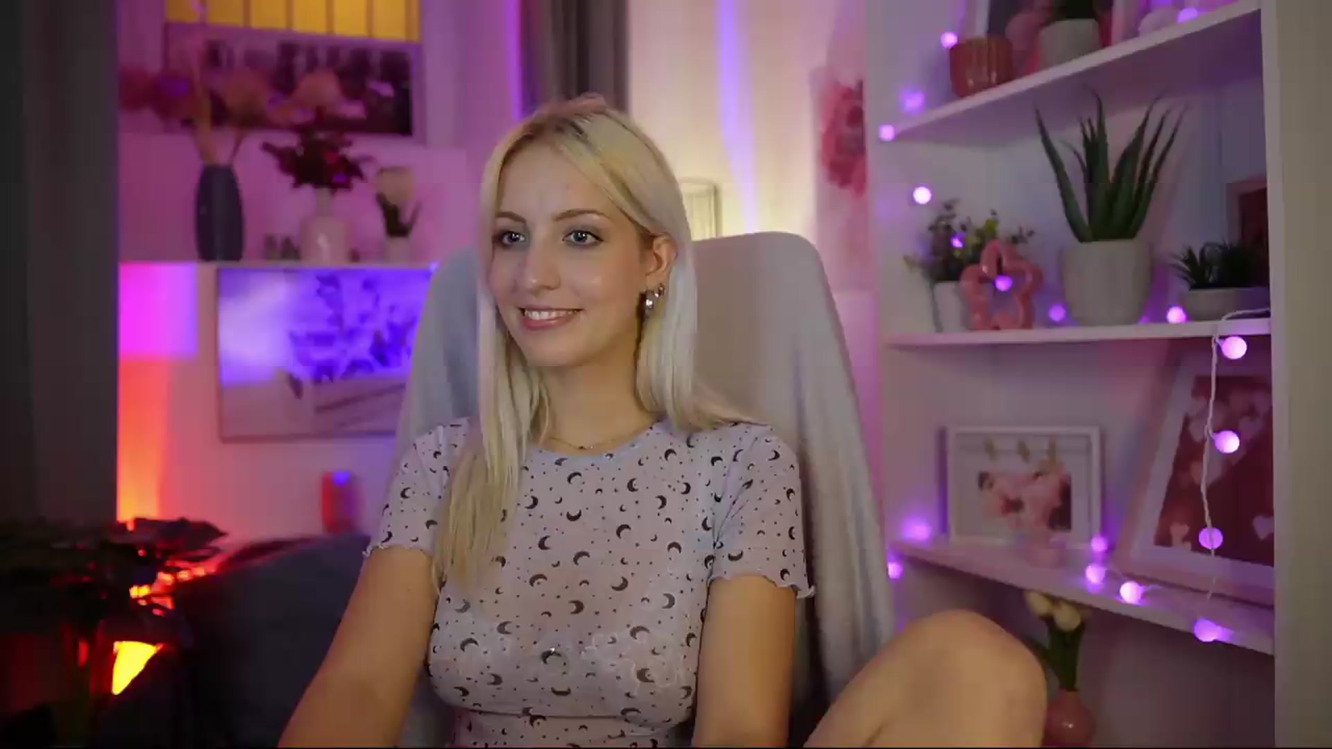 Gallery image thumbnail from Lucy_Cutie's myfreecams stream on, 08/11/2026, 23:19 image 12 of 20